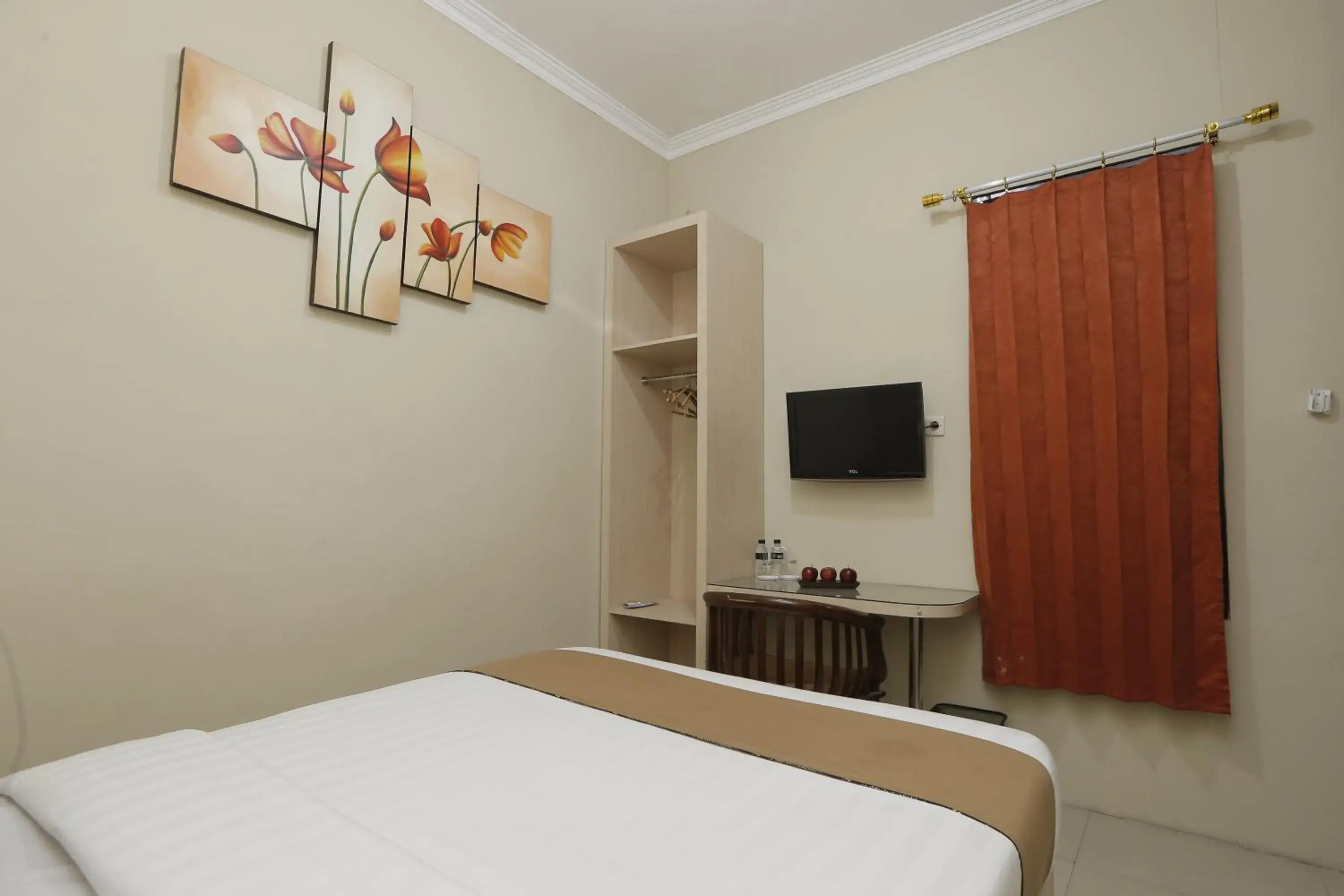 Bed, TV/Entertainment Center in Hotel Atalie Malioboro by Natt's Hospitality