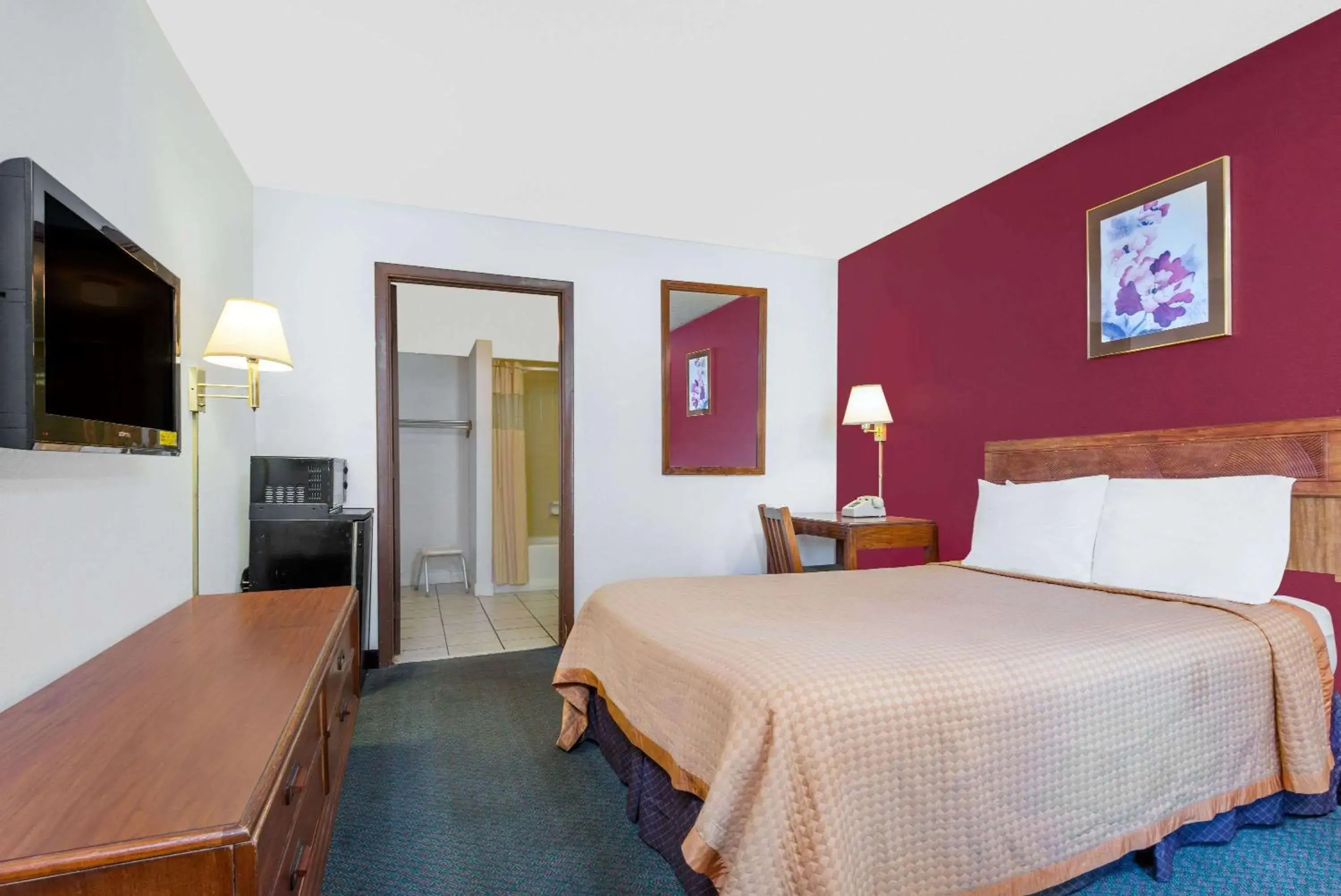 Photo of the whole room, Bed in Days Inn by Wyndham Mt. Sterling Photo of the whole room, Bed in Days Inn by Wyndham Mt. Sterling