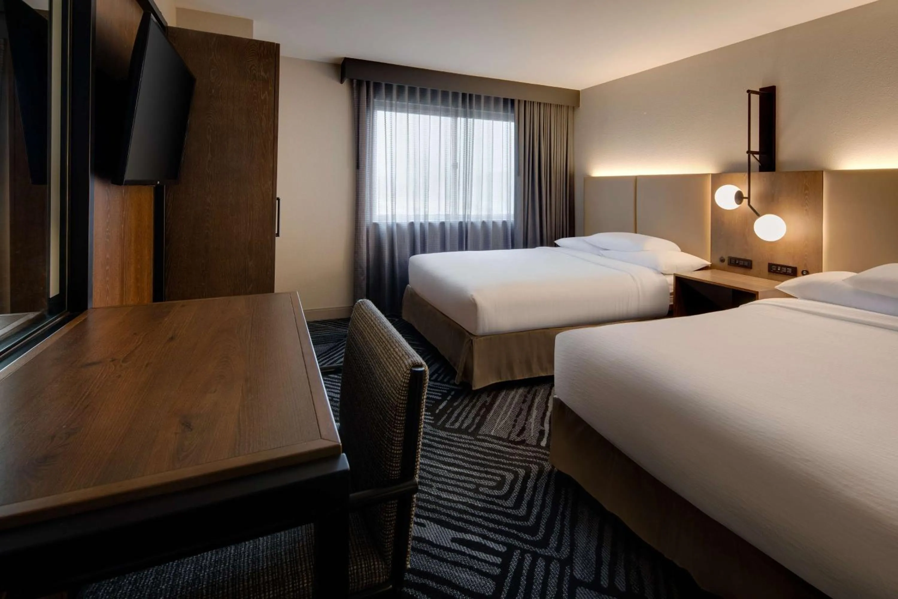 Bed in Embassy Suites by Hilton San Rafael Marin County