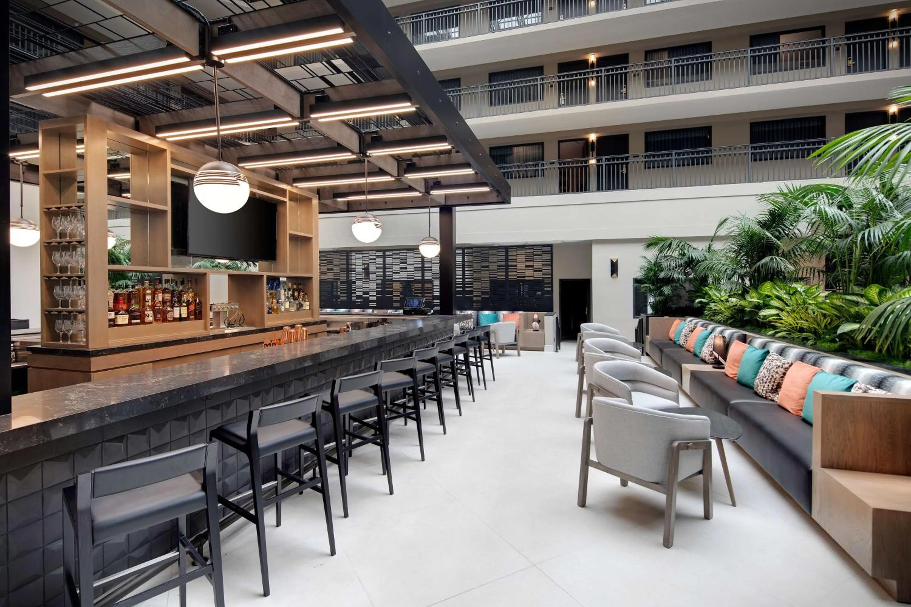 Lounge or bar in Embassy Suites by Hilton San Rafael Marin County