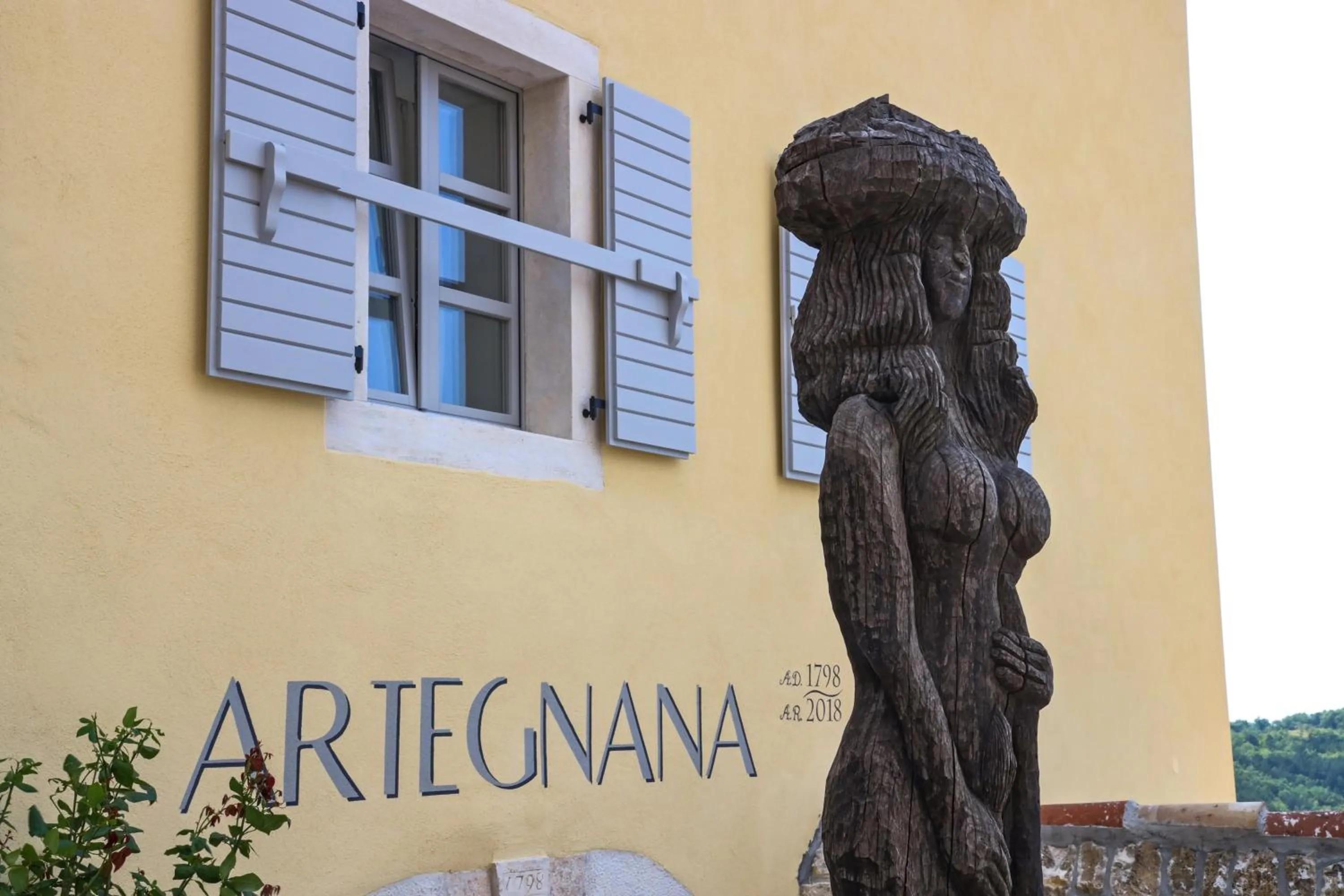 Facade/entrance in B&B Artegnana 1798