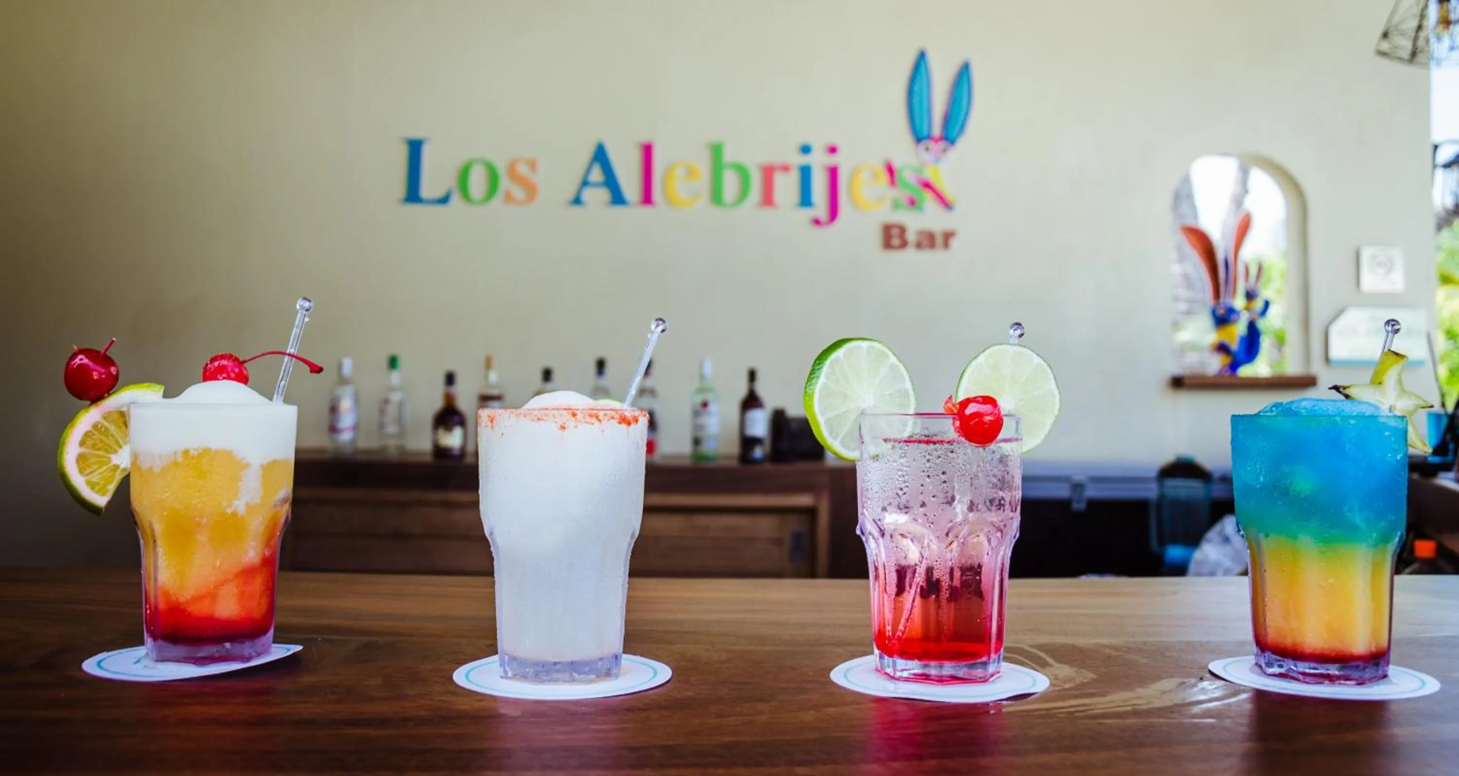 Drinks in Binniguenda Huatulco & Beach Club