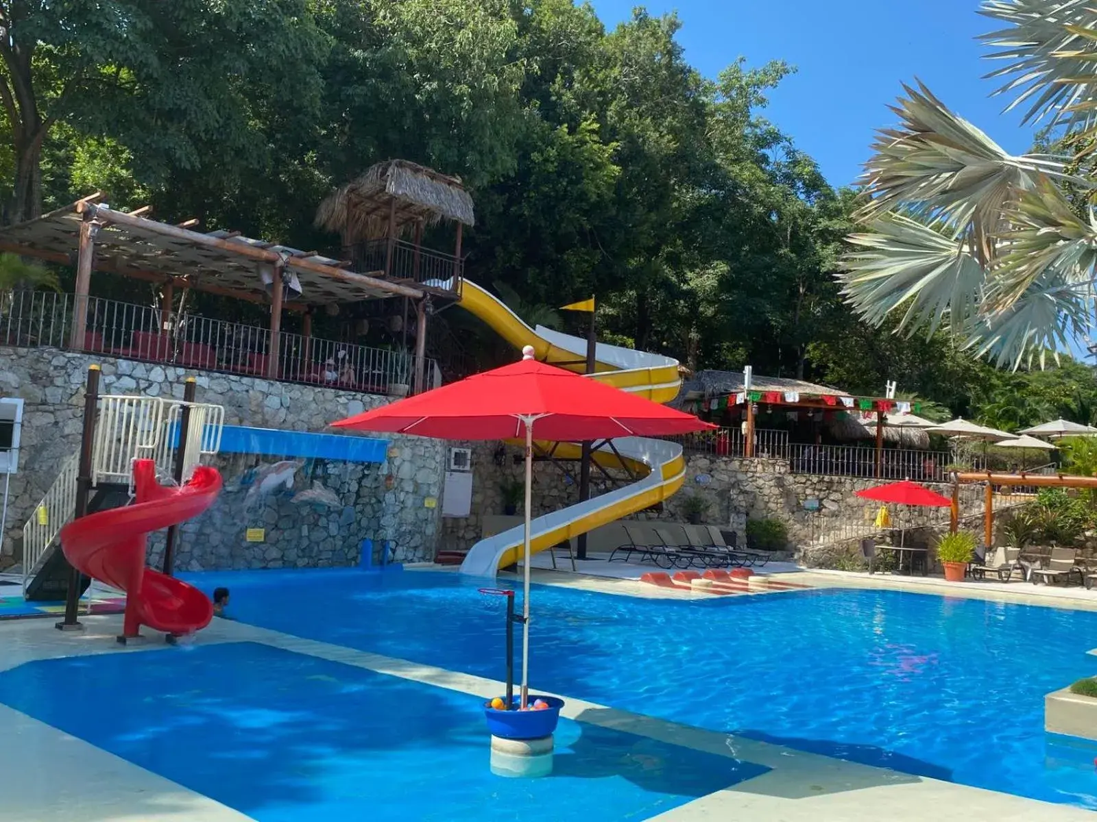 Swimming pool in Binniguenda Huatulco & Beach Club Swimming pool in Binniguenda Huatulco & Beach Club