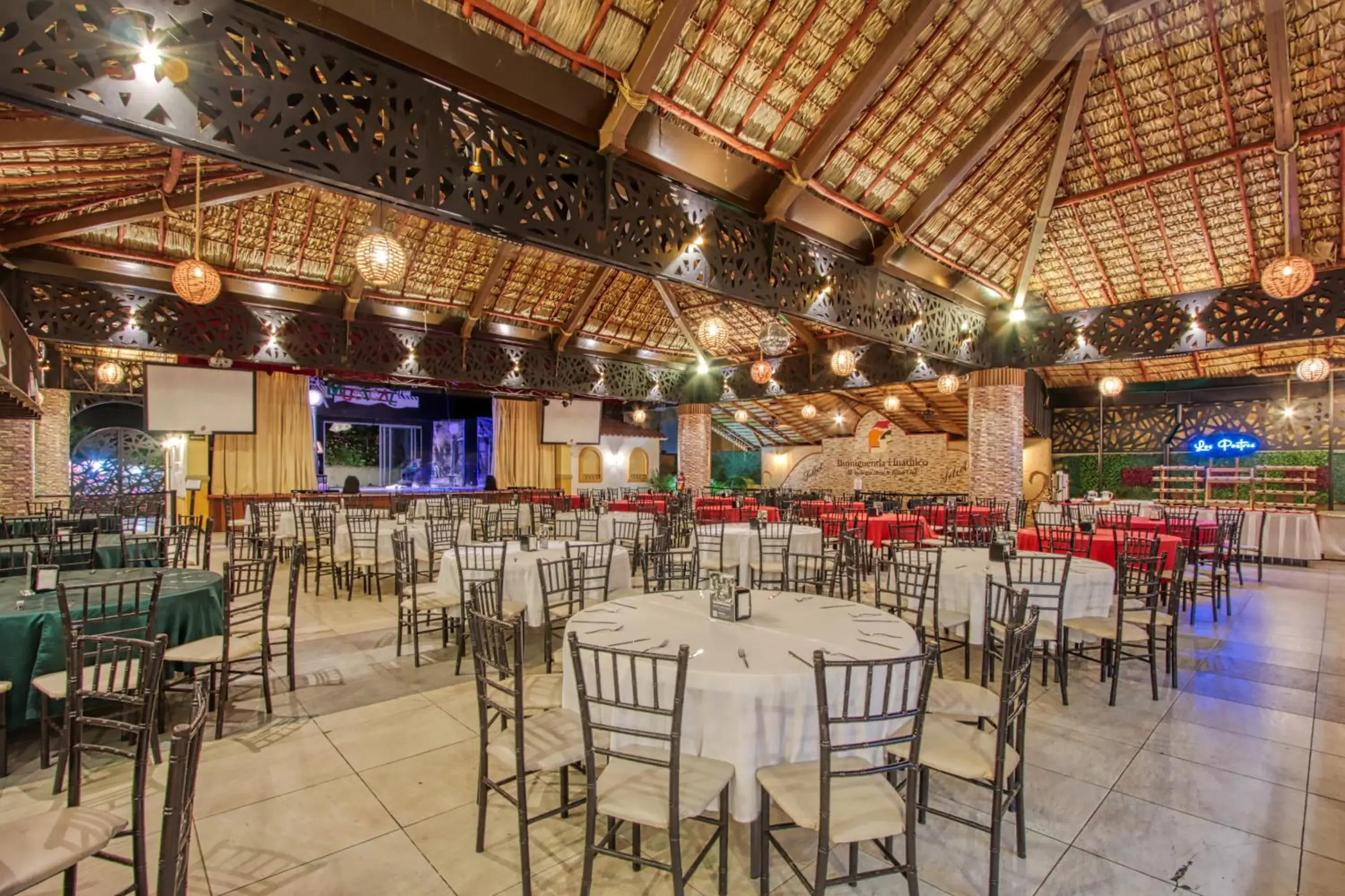 Restaurant/places to eat in Binniguenda Huatulco & Beach Club Restaurant/places to eat in Binniguenda Huatulco & Beach Club