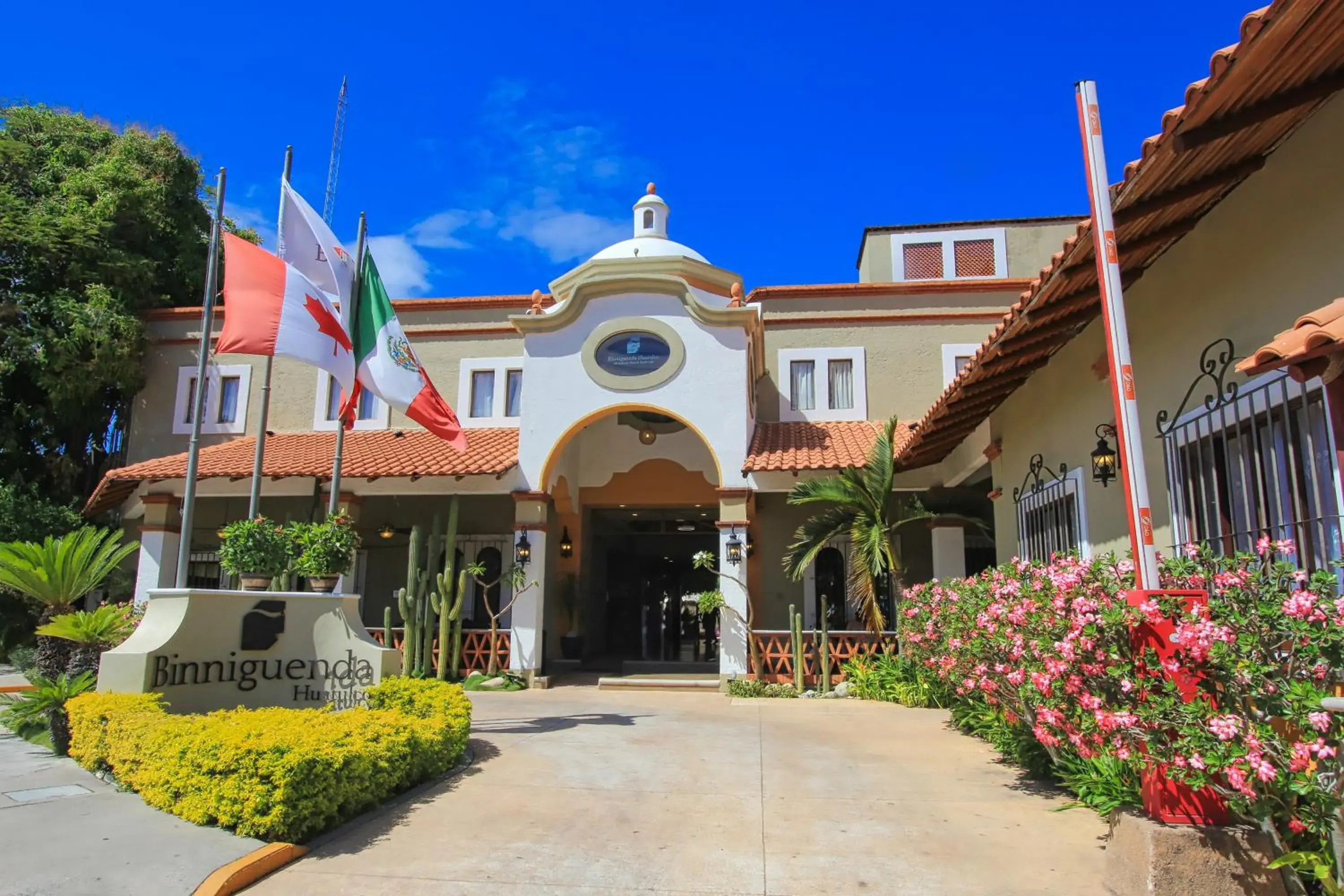 Facade/entrance in Binniguenda Huatulco & Beach Club Facade/entrance in Binniguenda Huatulco & Beach Club