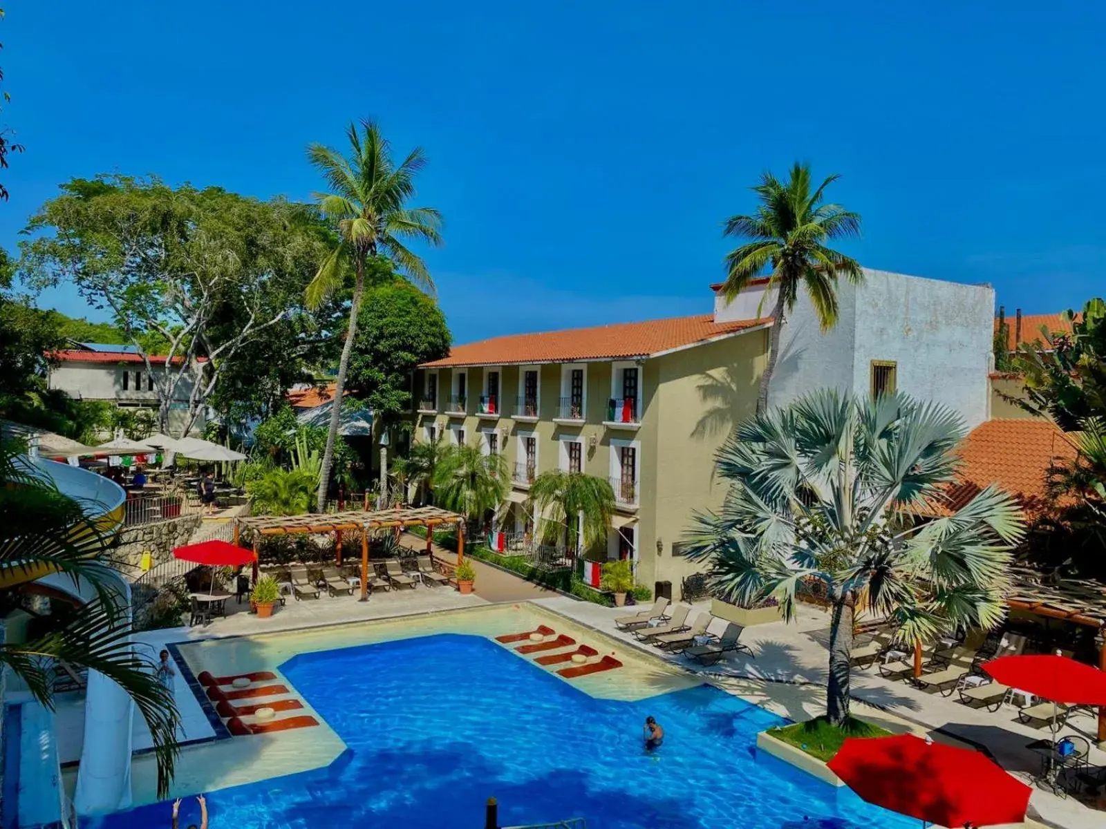 Swimming pool in Binniguenda Huatulco & Beach Club Swimming pool in Binniguenda Huatulco & Beach Club