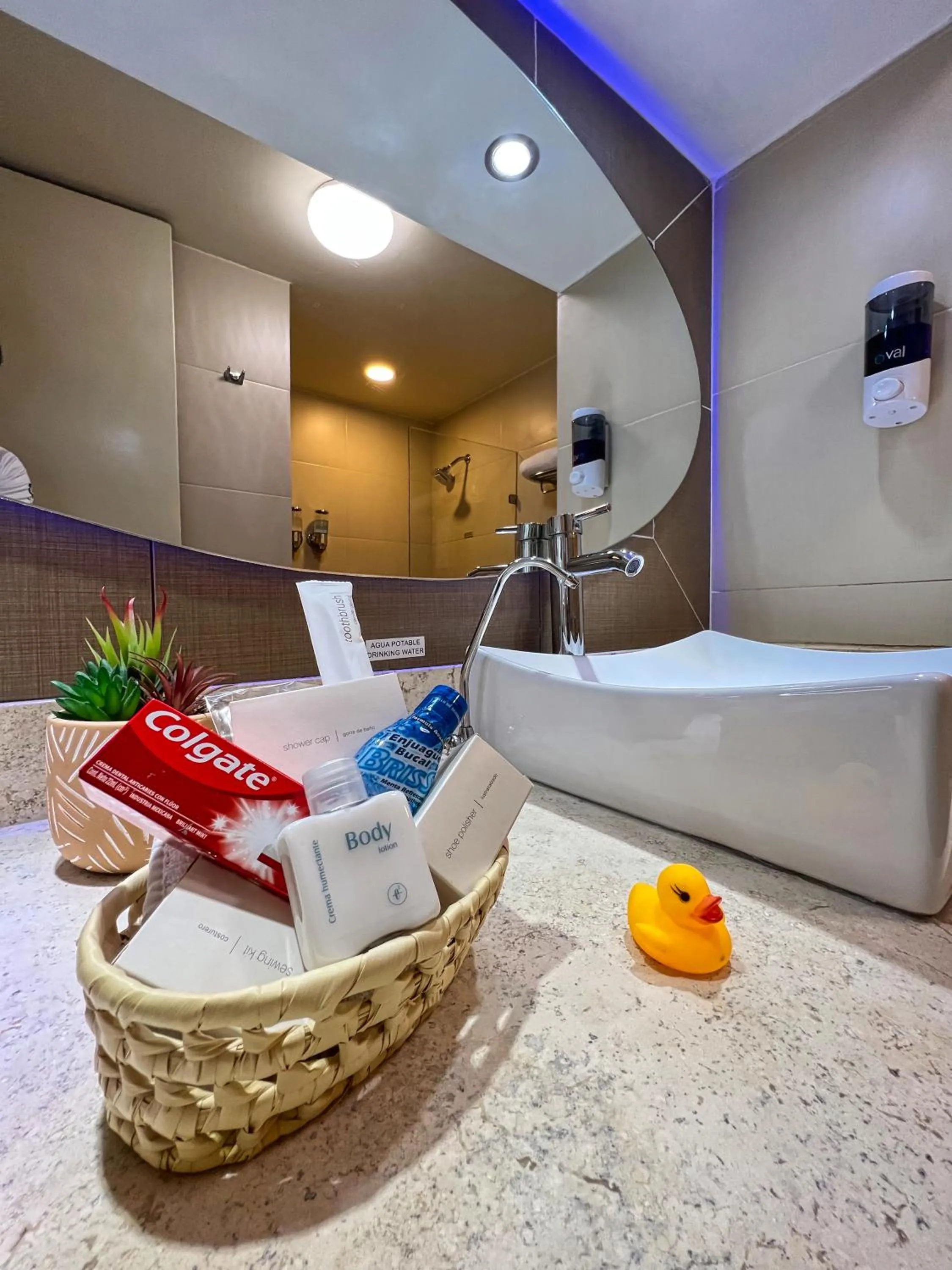 Bathroom in Binniguenda Huatulco & Beach Club