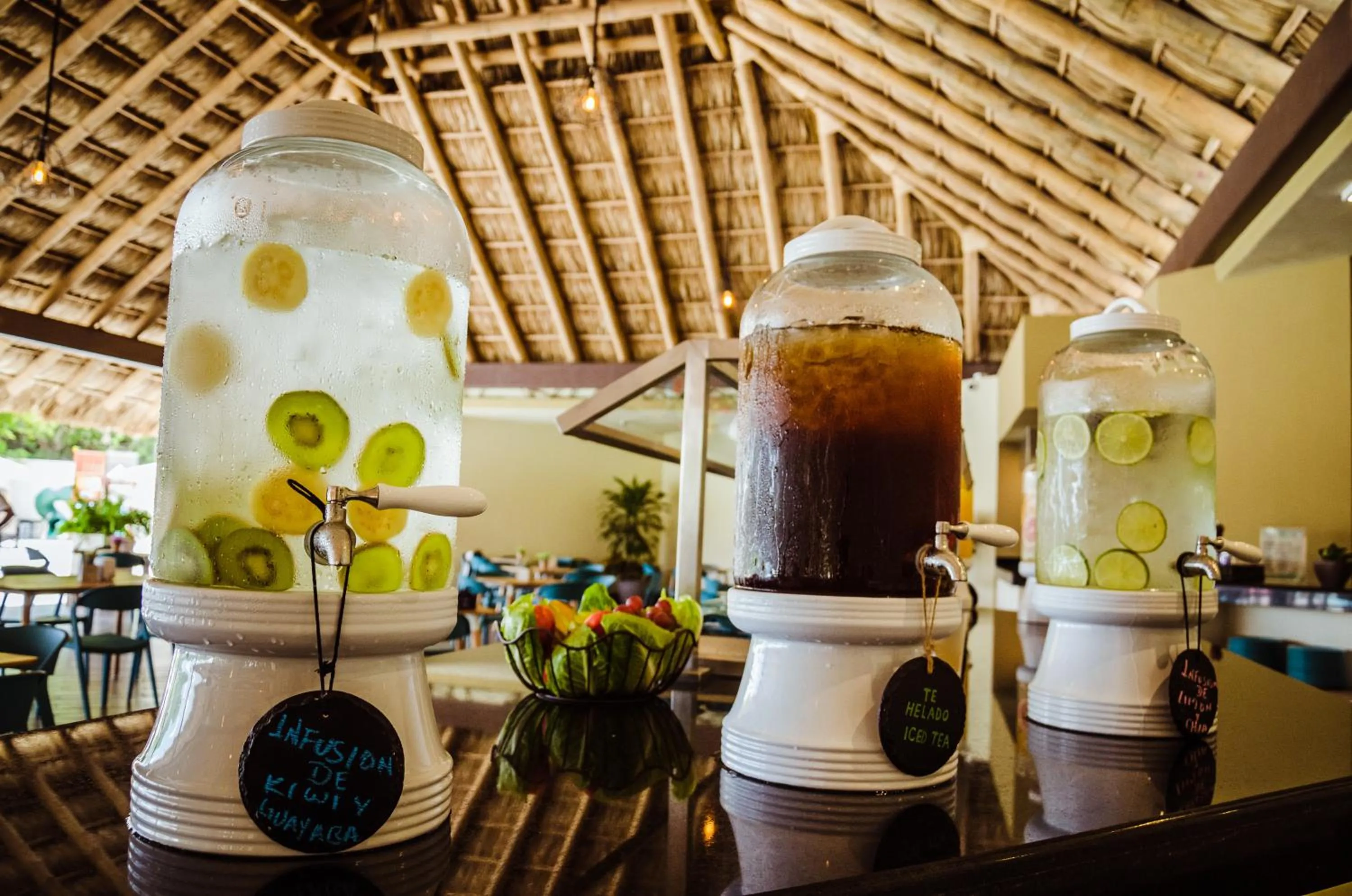 Food and drinks in Binniguenda Huatulco & Beach Club