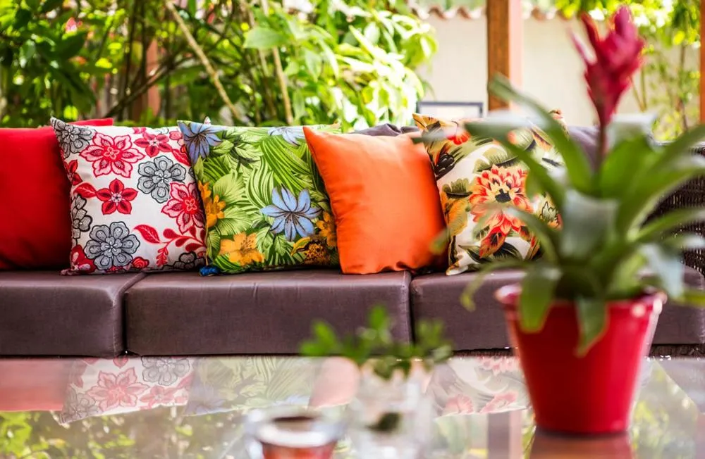 Seating area in Pousada Armação de Camburi