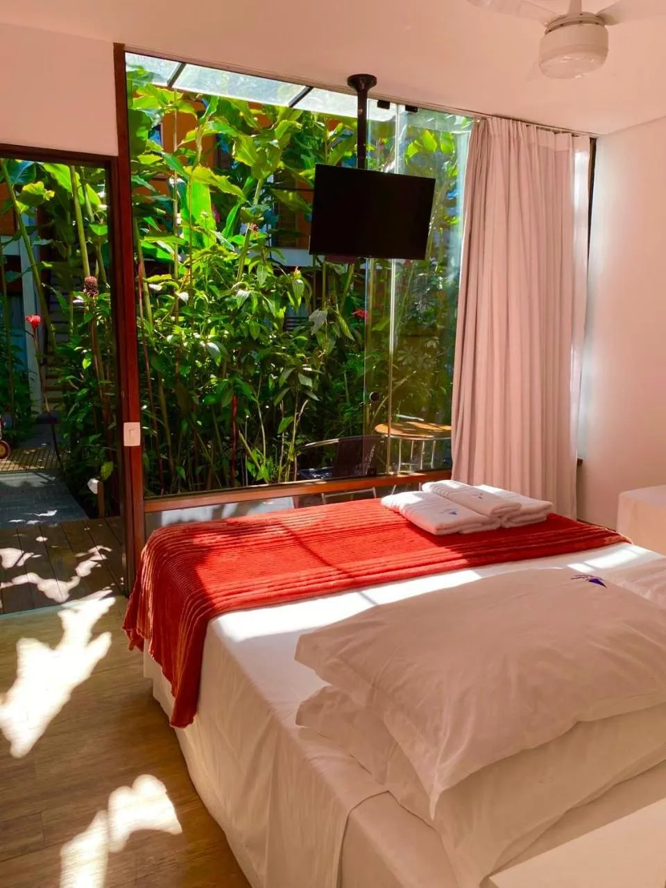 Garden view, Bed in Pousada Armação de Camburi