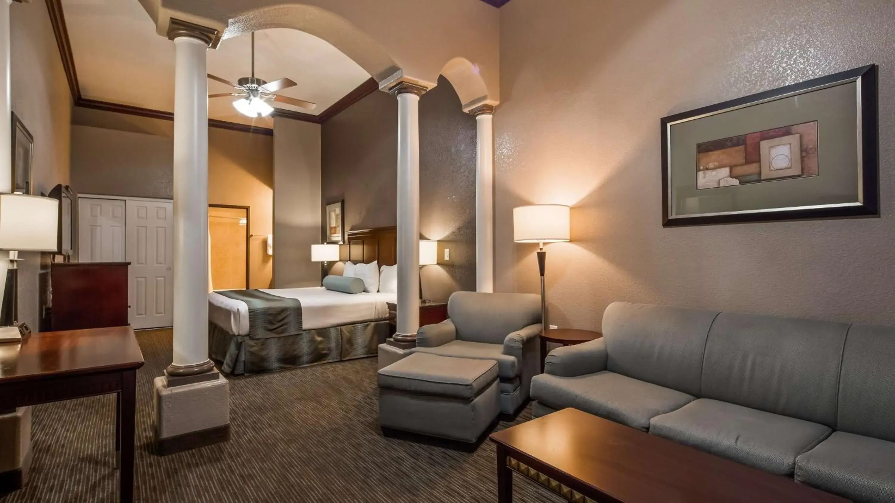 Photo of the whole room in Best Western Plus Main Street Inn Photo of the whole room in Best Western Plus Main Street Inn