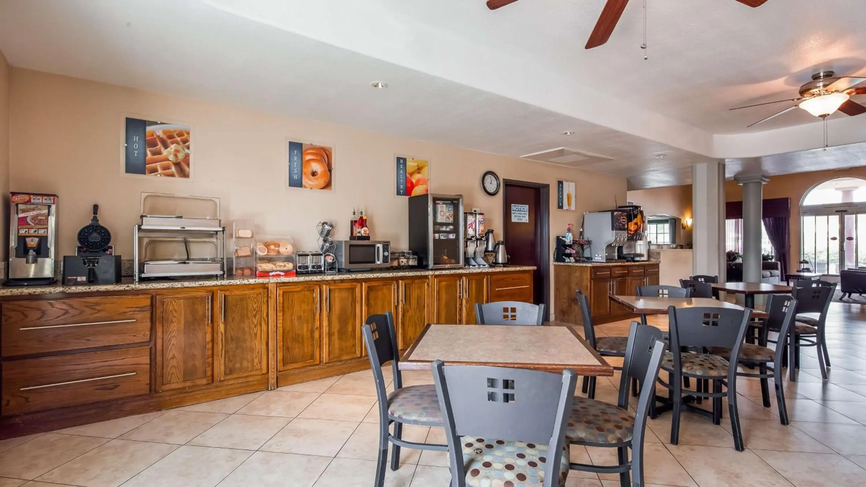 Breakfast in Best Western Plus Main Street Inn Breakfast in Best Western Plus Main Street Inn