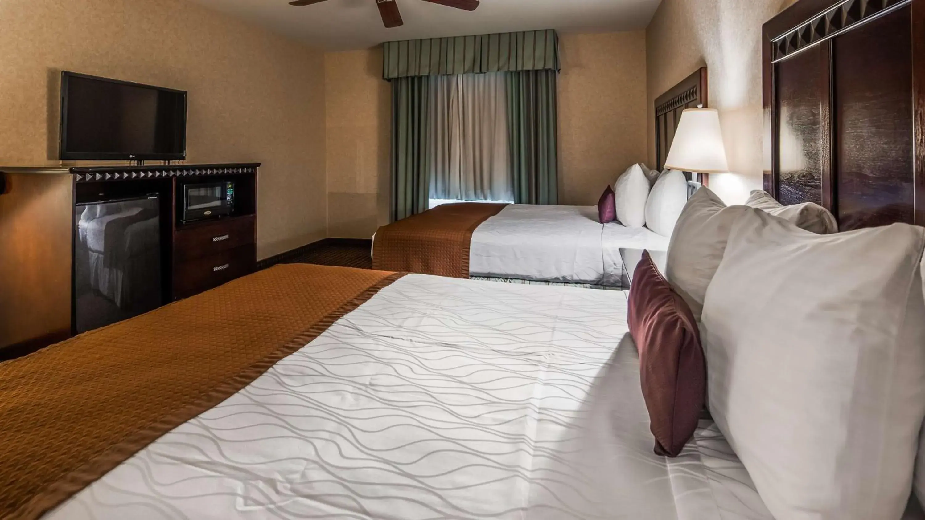 Bedroom, Bed in Best Western Plus Main Street Inn Bedroom, Bed in Best Western Plus Main Street Inn