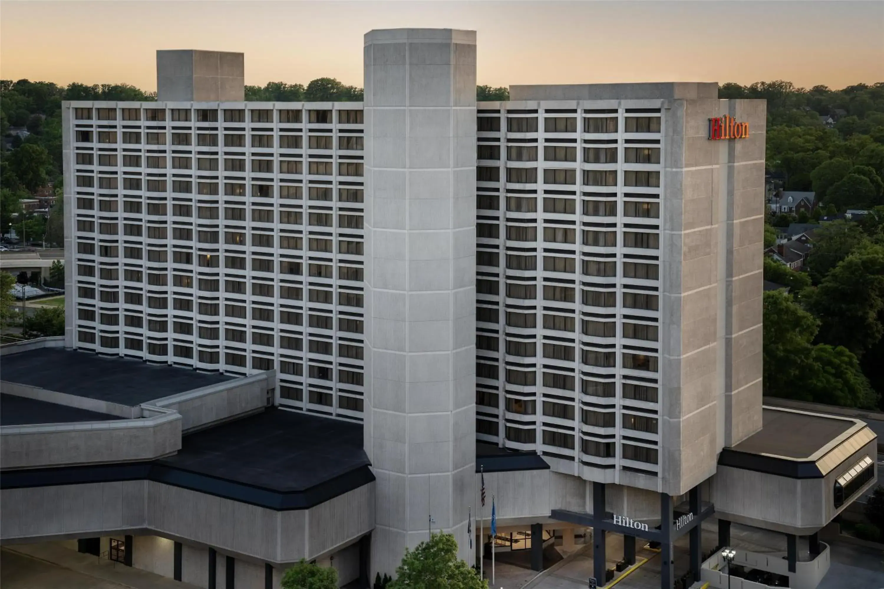 Property building in Hilton Arlington National Landing Property building in Hilton Arlington National Landing