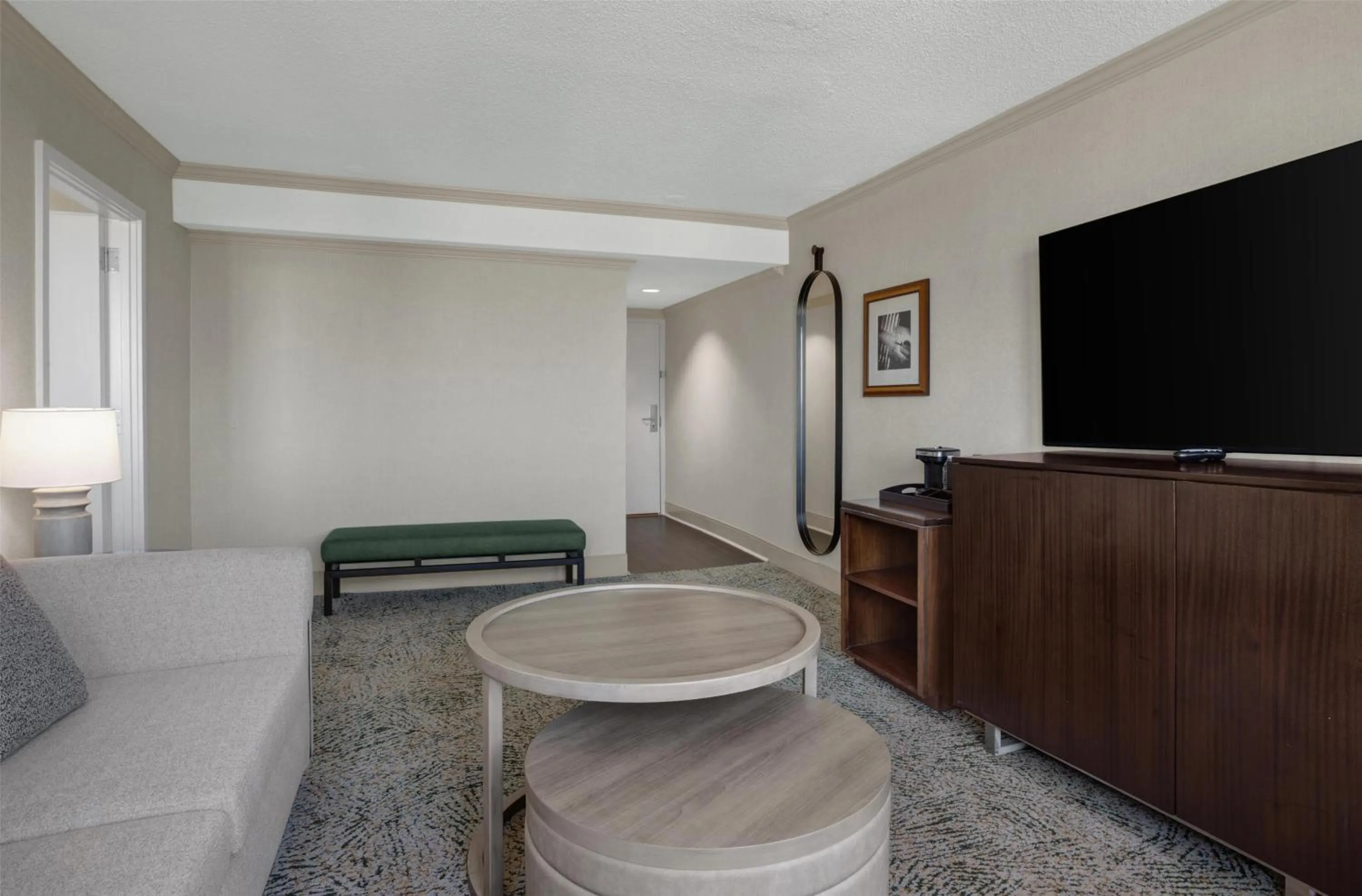 Living room in Hilton Arlington National Landing