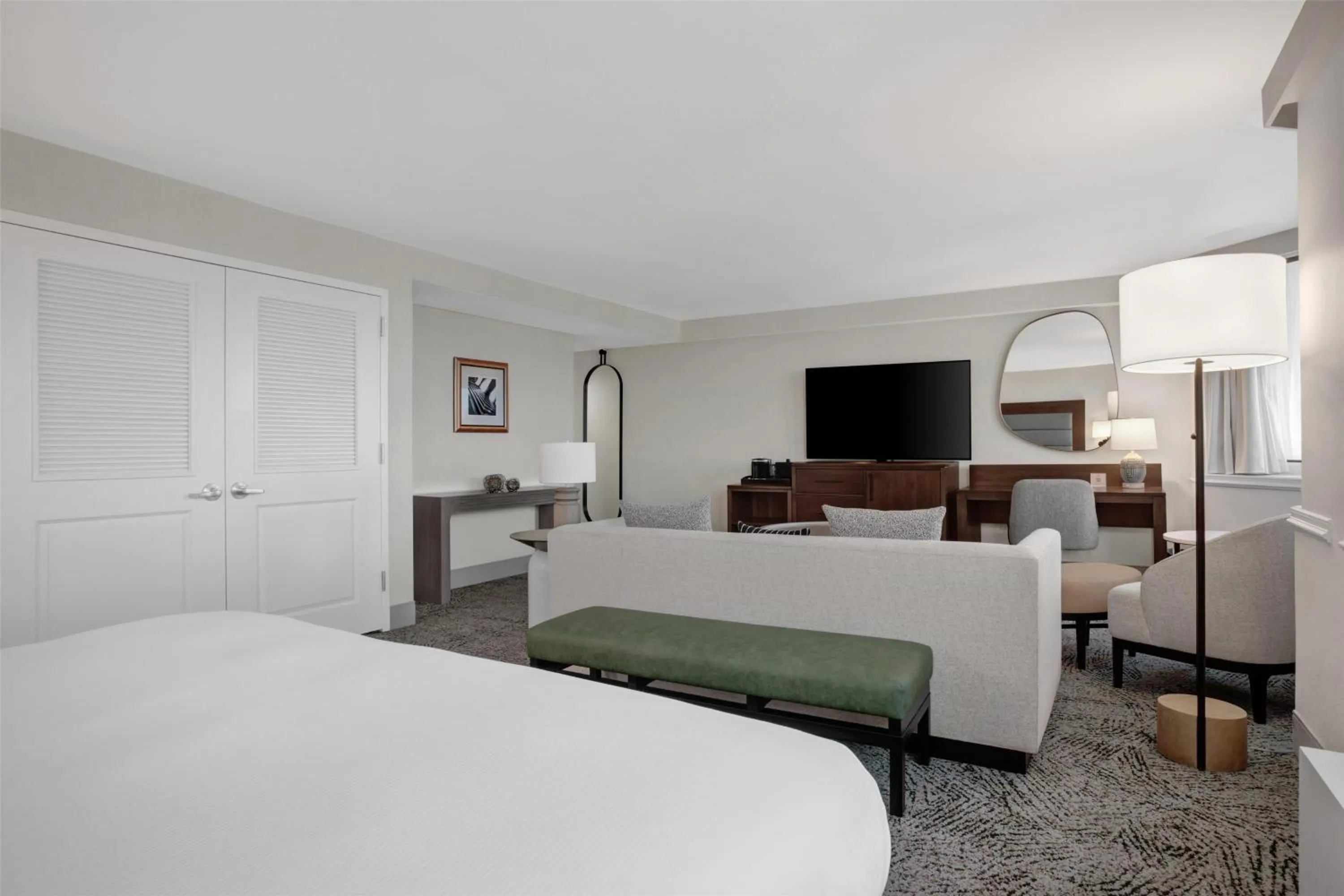 Living room, Bed in Hilton Arlington National Landing