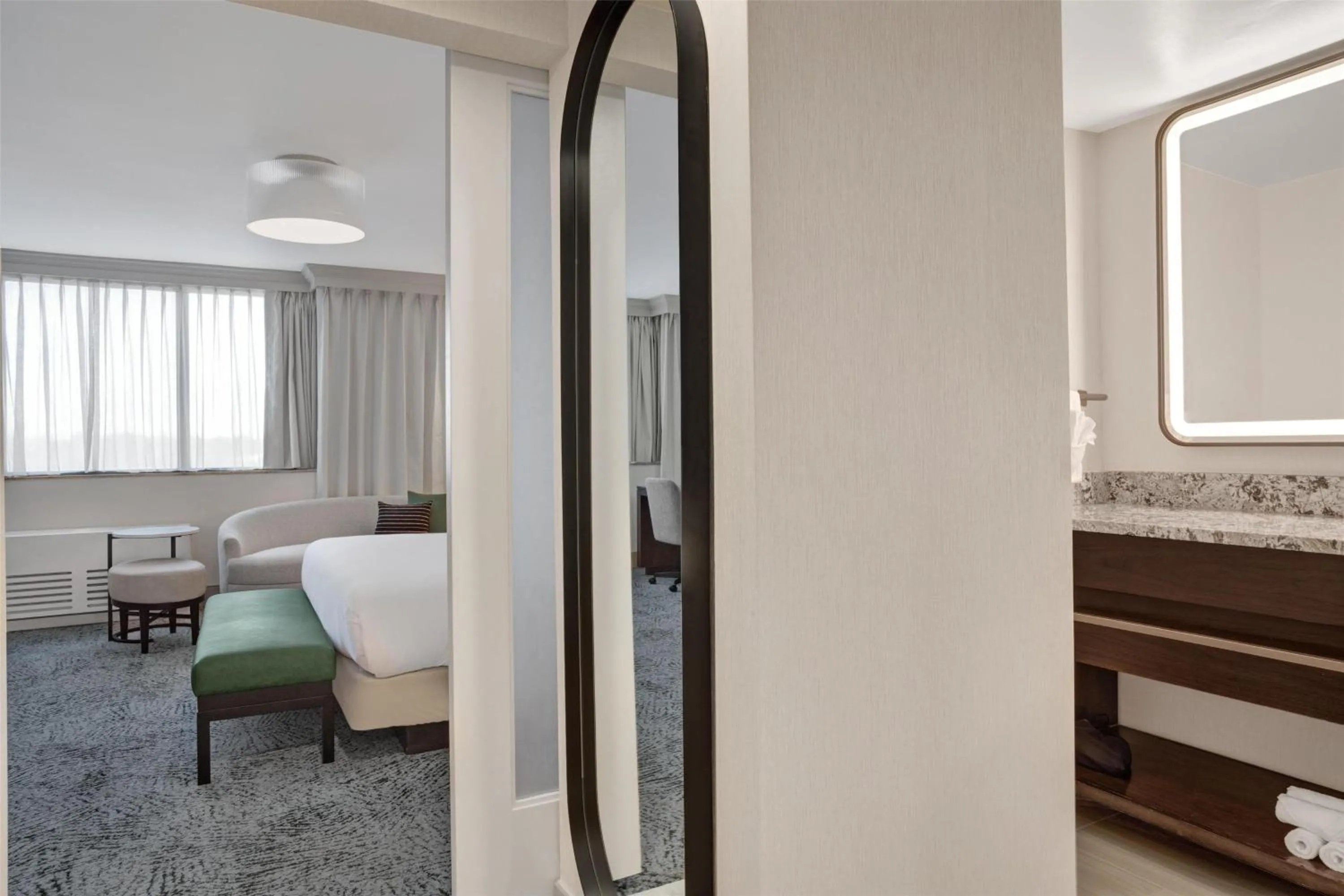 Photo of the whole room, Bed in Hilton Arlington National Landing