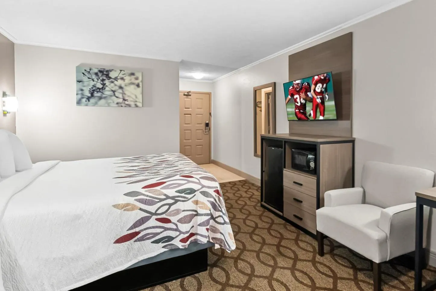 Photo of the whole room, Bed in Red Roof Inn & Suites Lexington - Hamburg