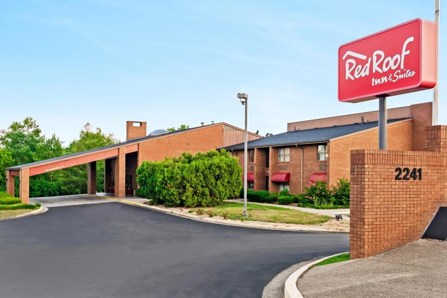 Property building in Red Roof Inn & Suites Lexington - Hamburg
