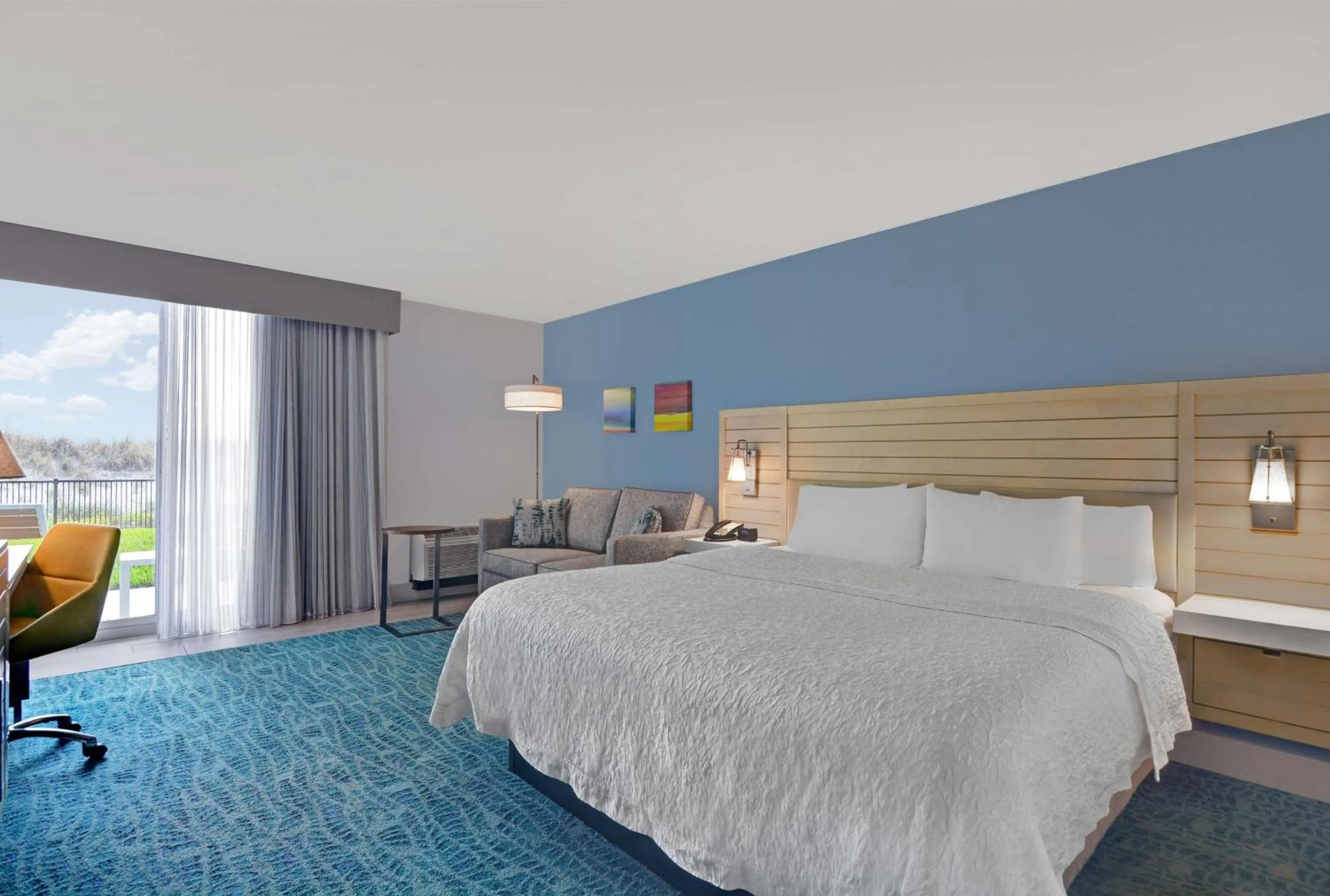 Bed in Hampton Inn Oceanfront Jacksonville Beach