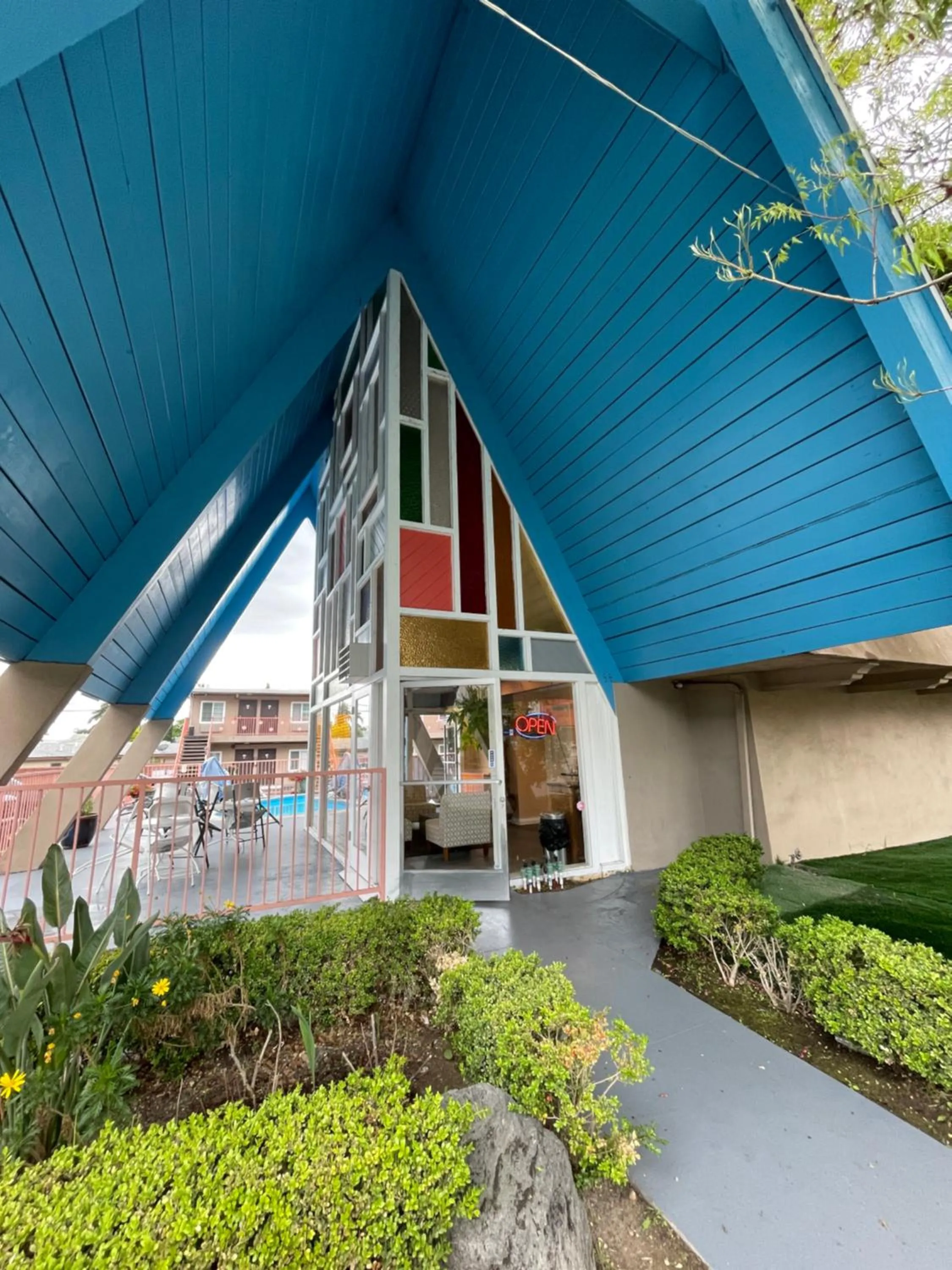 Garden view in La Casa Inn