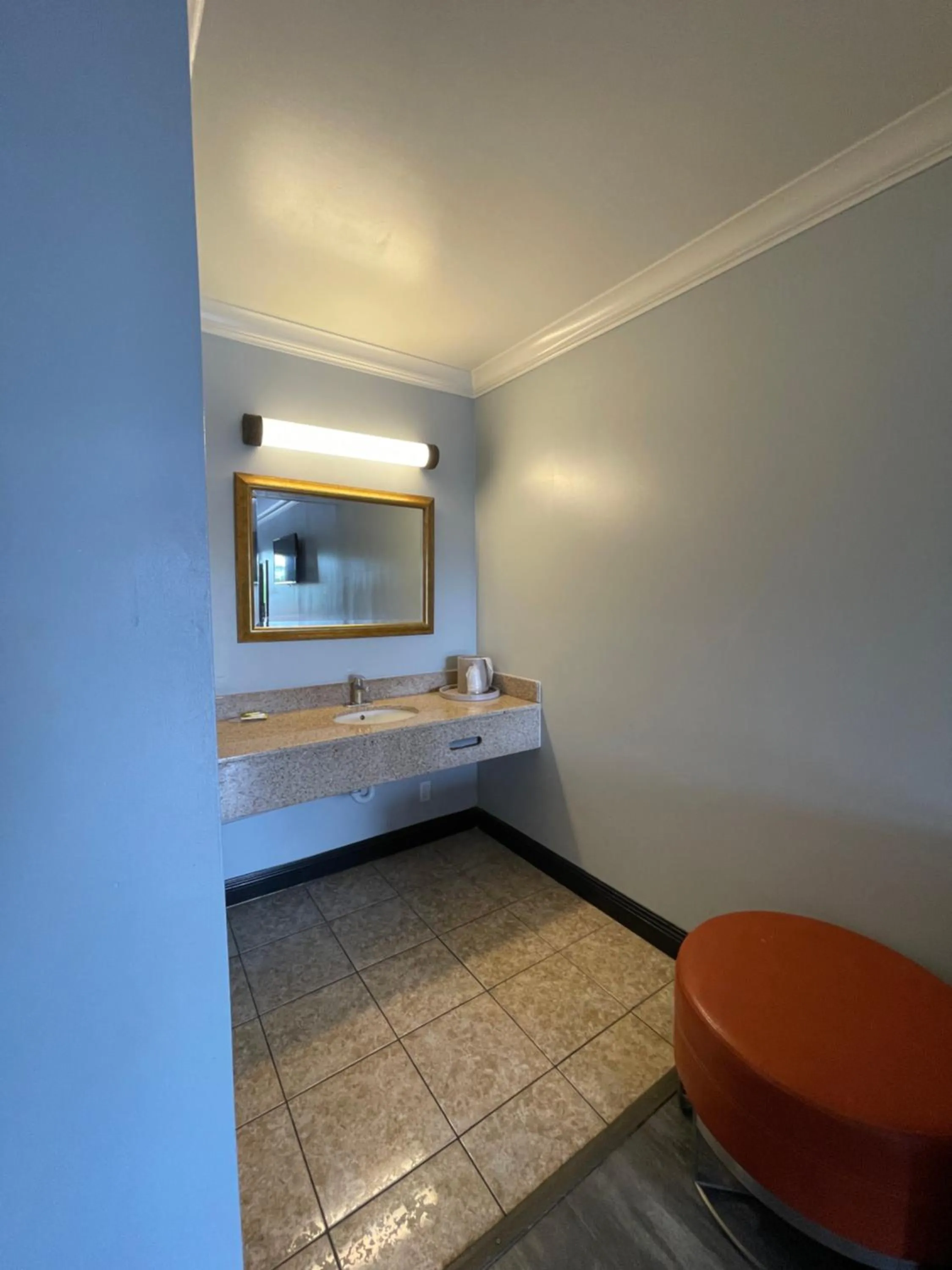 Bathroom, Bed in La Casa Inn