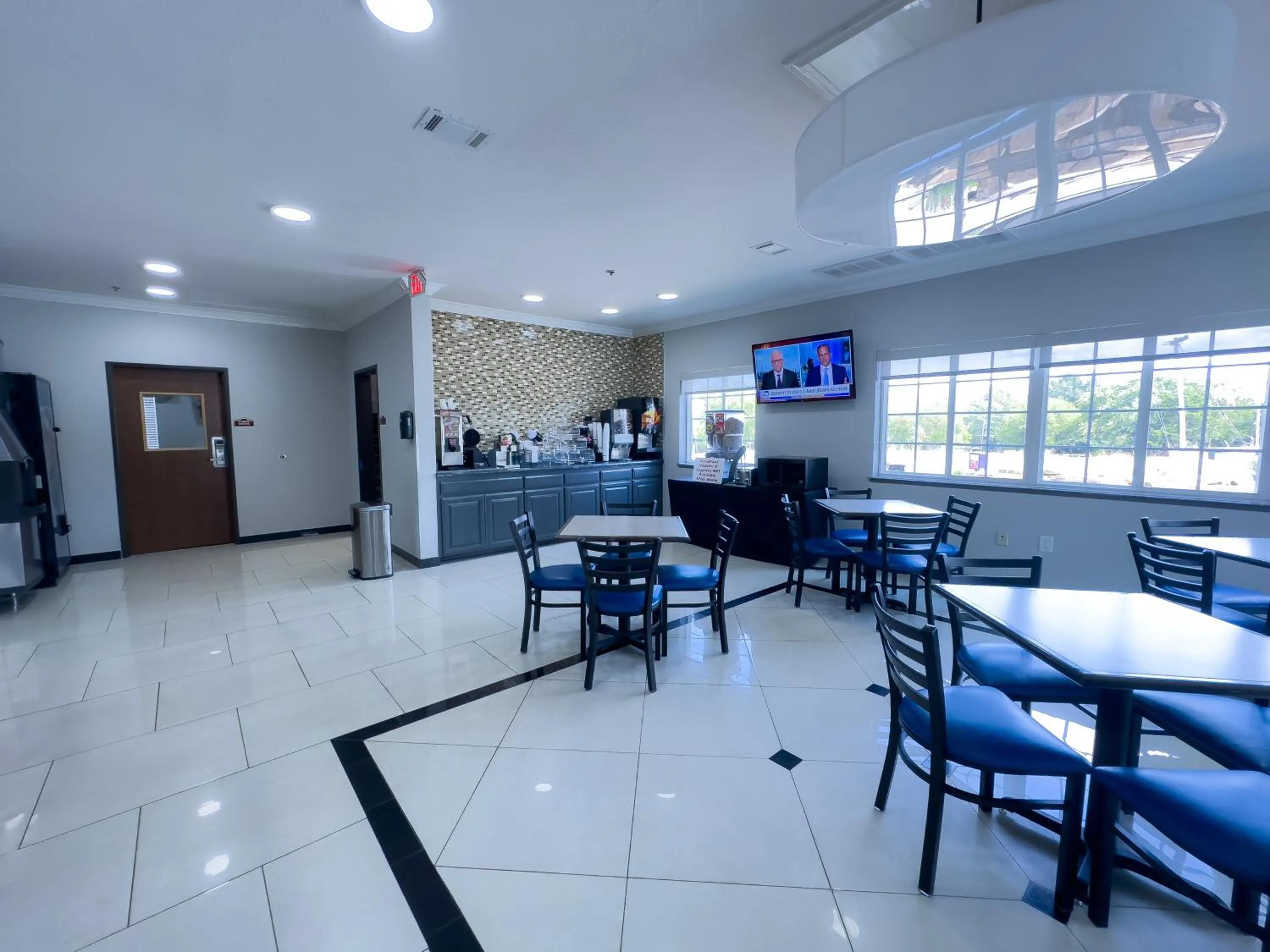 Breakfast in American Inn Madill