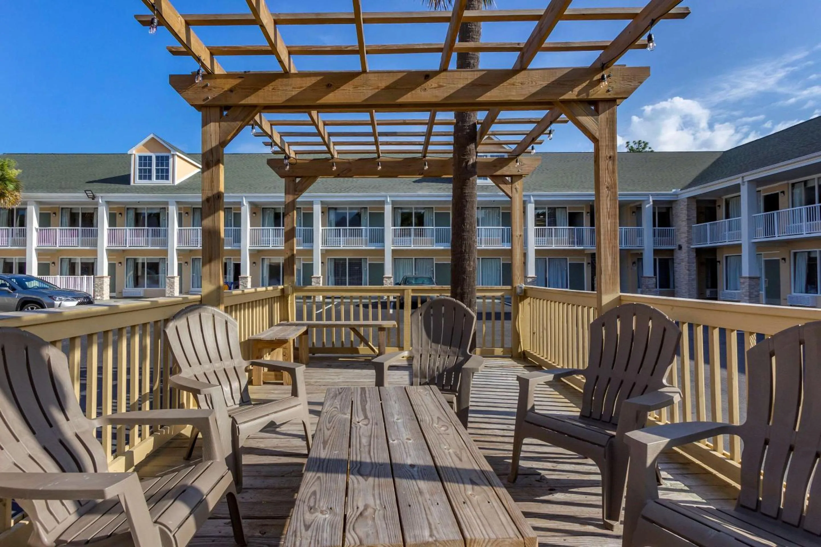 Property building in Quality Inn & Suites Pawleys Island