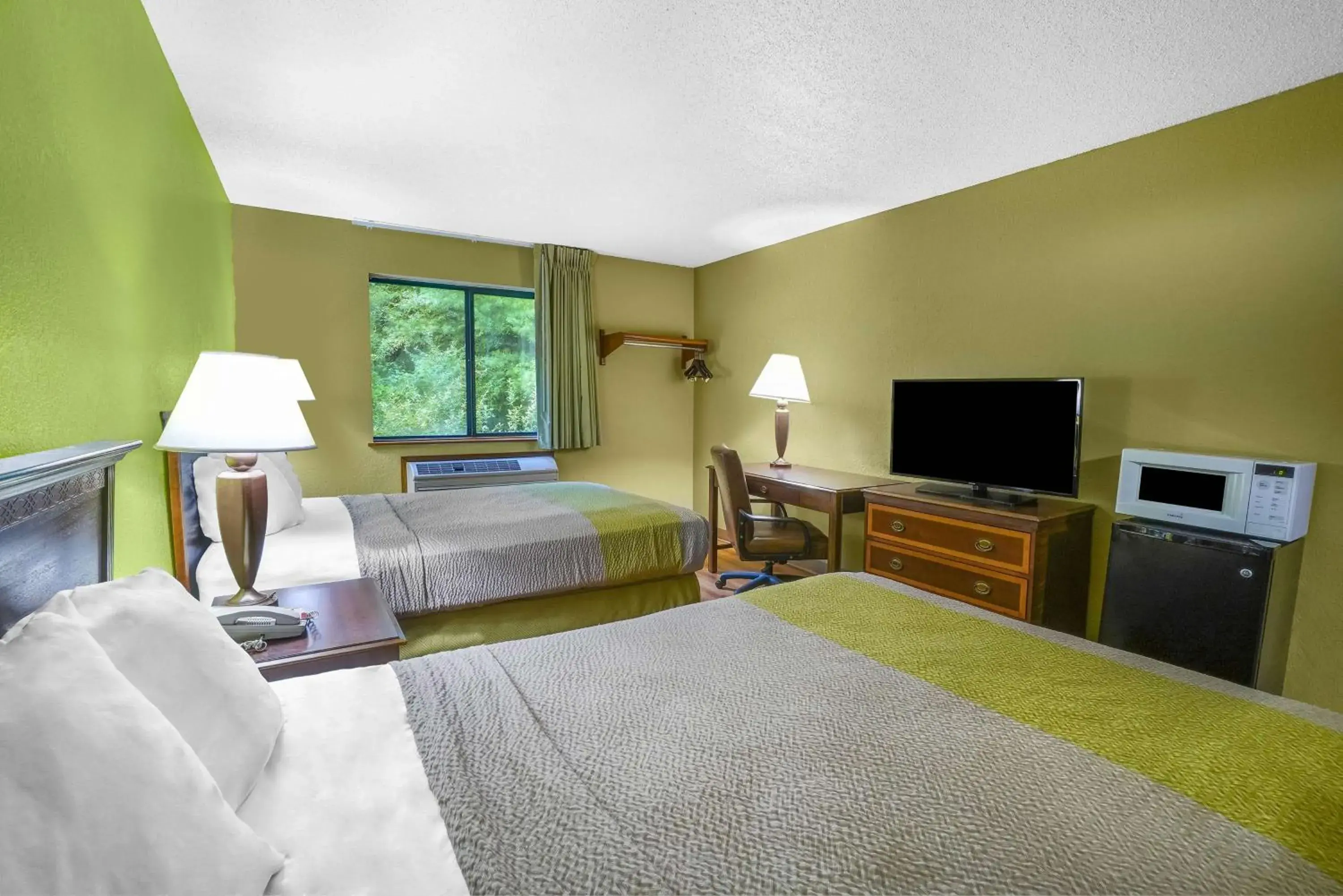 Bedroom, Bed in Motel 6 Morehead, KY Bedroom, Bed in Motel 6 Morehead, KY