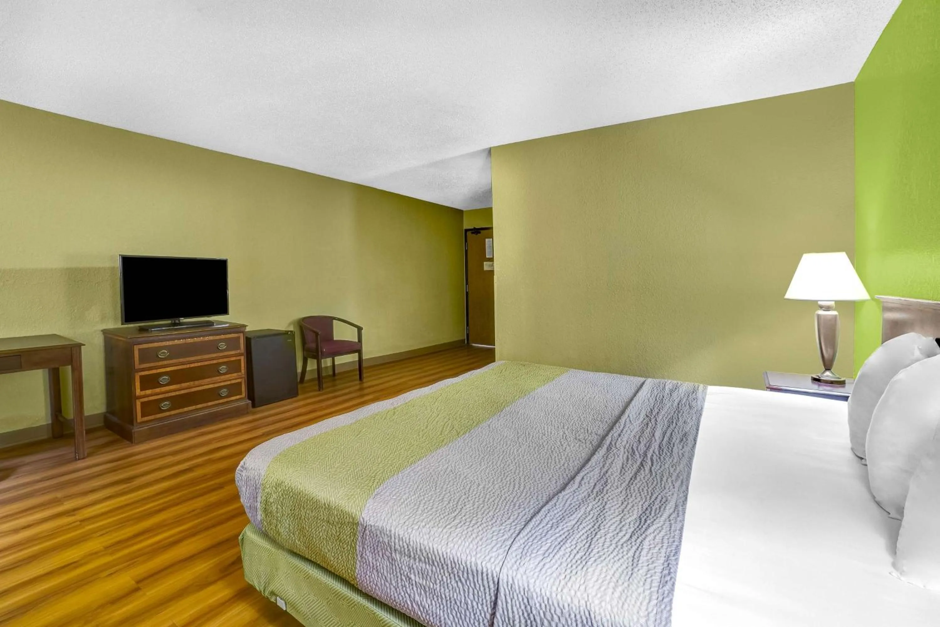 Bedroom, Bed in Motel 6 Morehead, KY