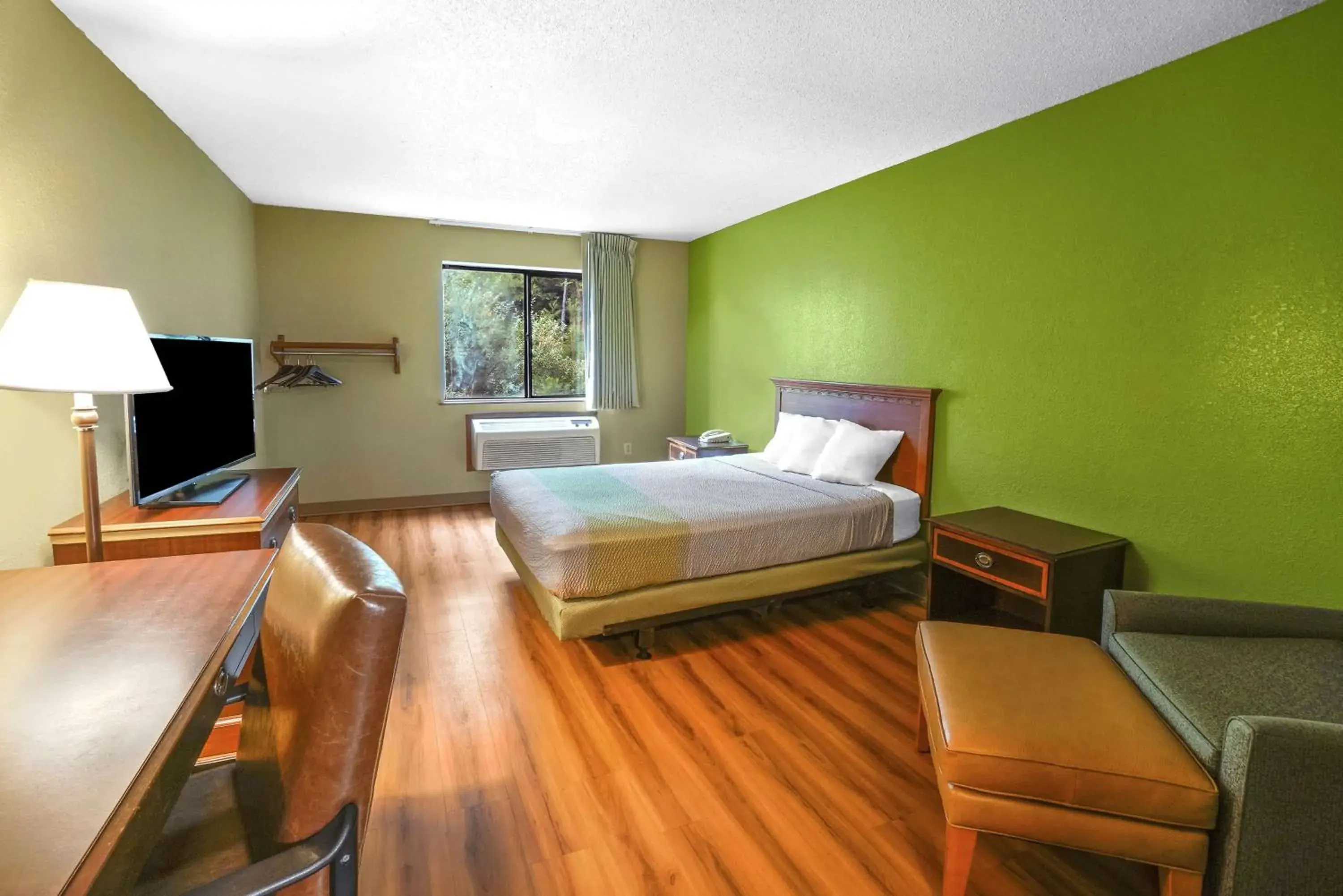 Bedroom, Bed in Motel 6 Morehead, KY Bedroom, Bed in Motel 6 Morehead, KY