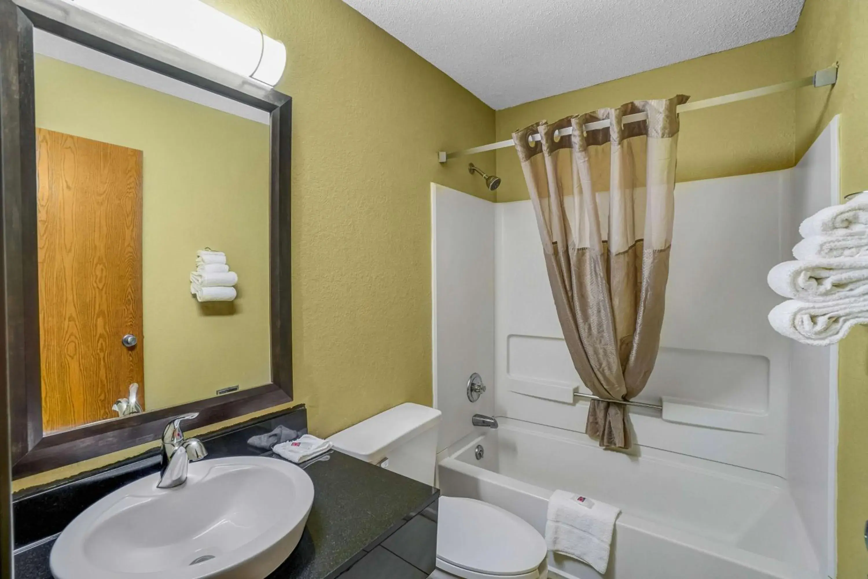 Photo of the whole room in Motel 6 Morehead, KY Photo of the whole room in Motel 6 Morehead, KY