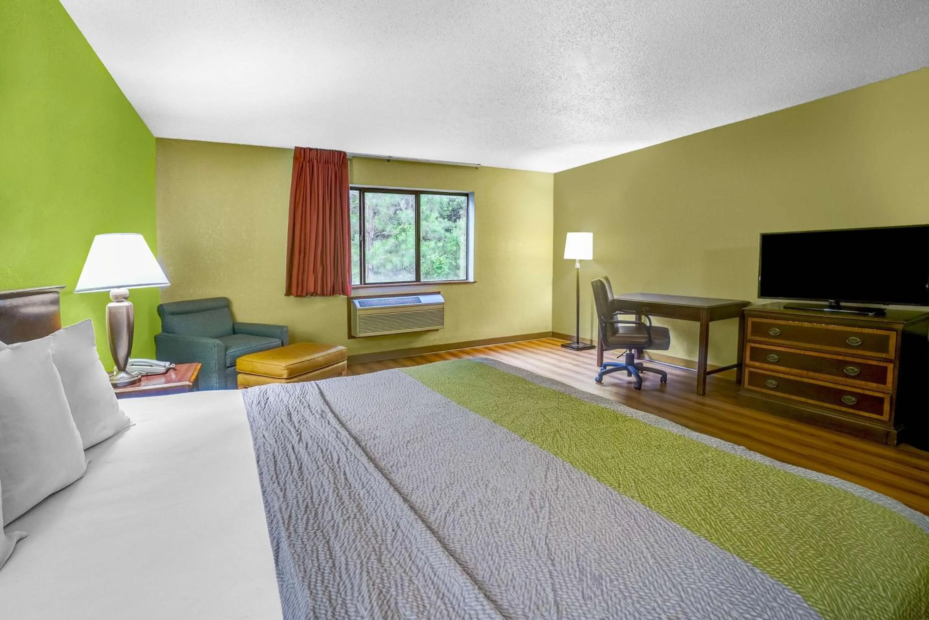 Bedroom, Bed in Motel 6 Morehead, KY