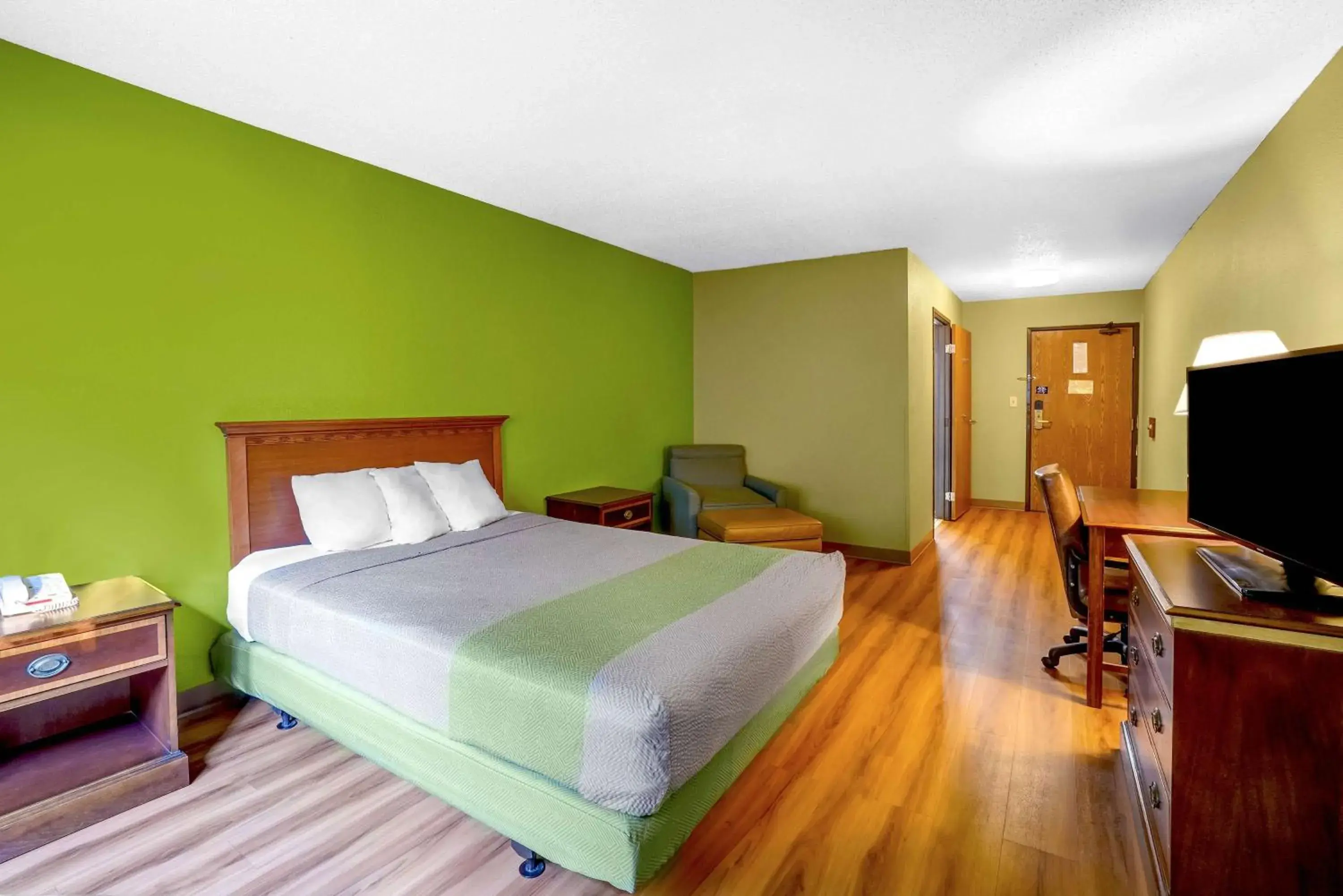 Bedroom, Bed in Motel 6 Morehead, KY Bedroom, Bed in Motel 6 Morehead, KY