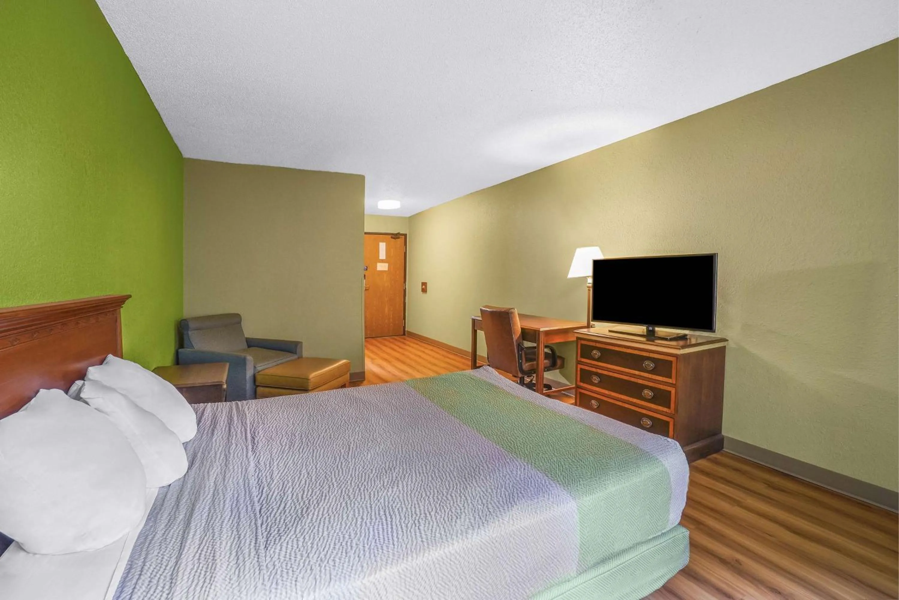 Bedroom, Bed in Motel 6 Morehead, KY