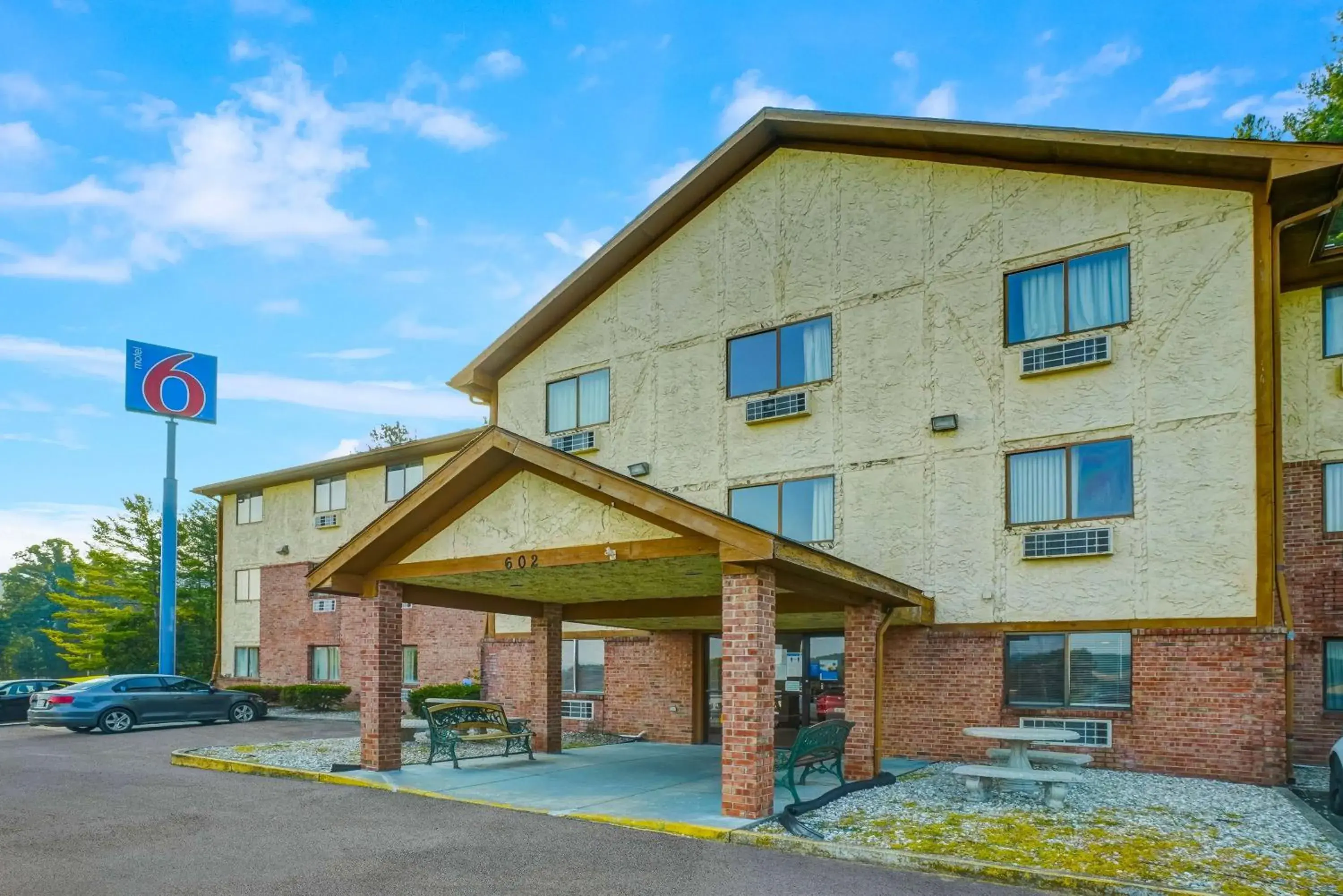 Property building in Motel 6 Morehead, KY Property building in Motel 6 Morehead, KY