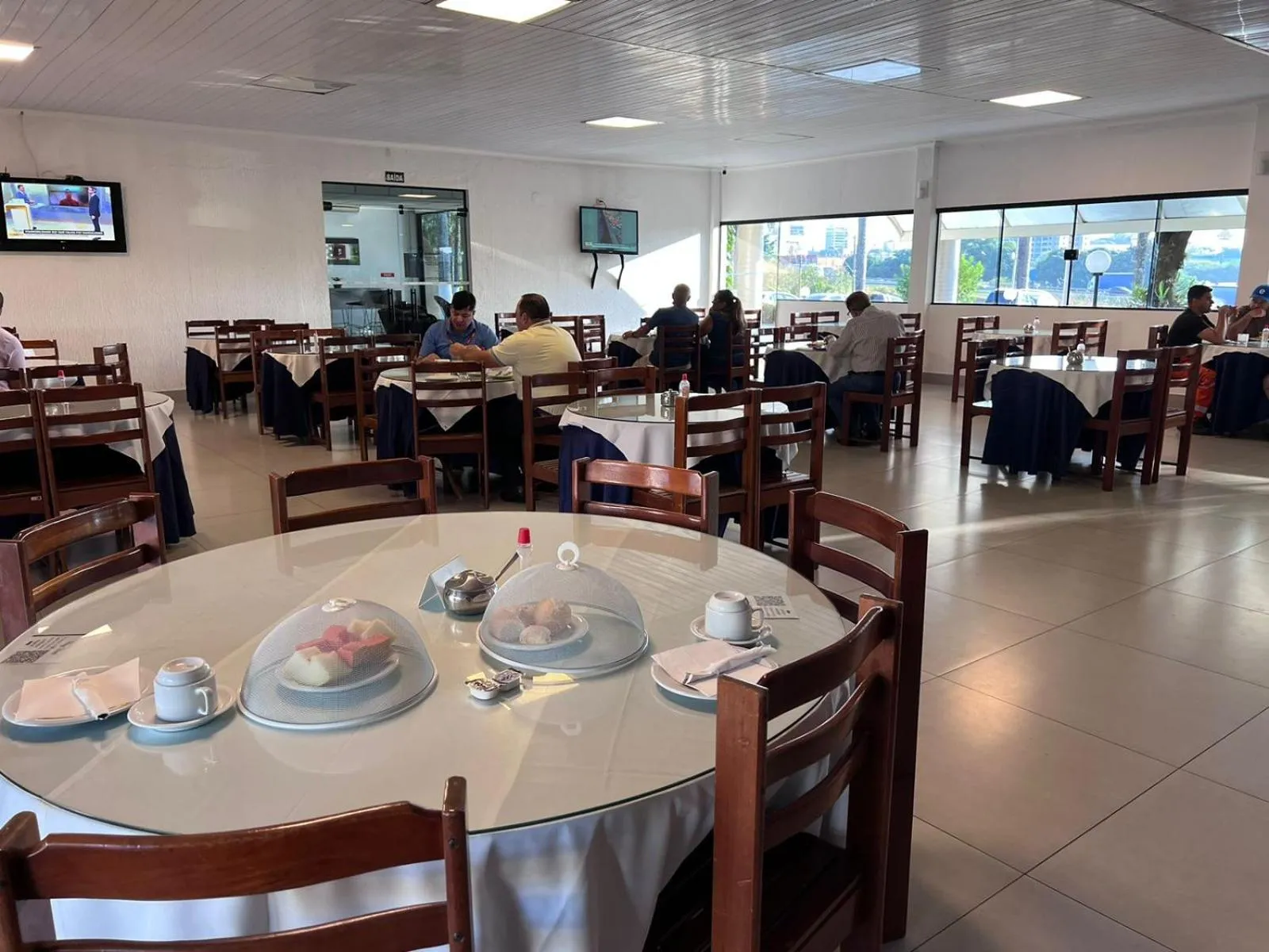 Restaurant/places to eat in Rio Claro Plaza Hotel