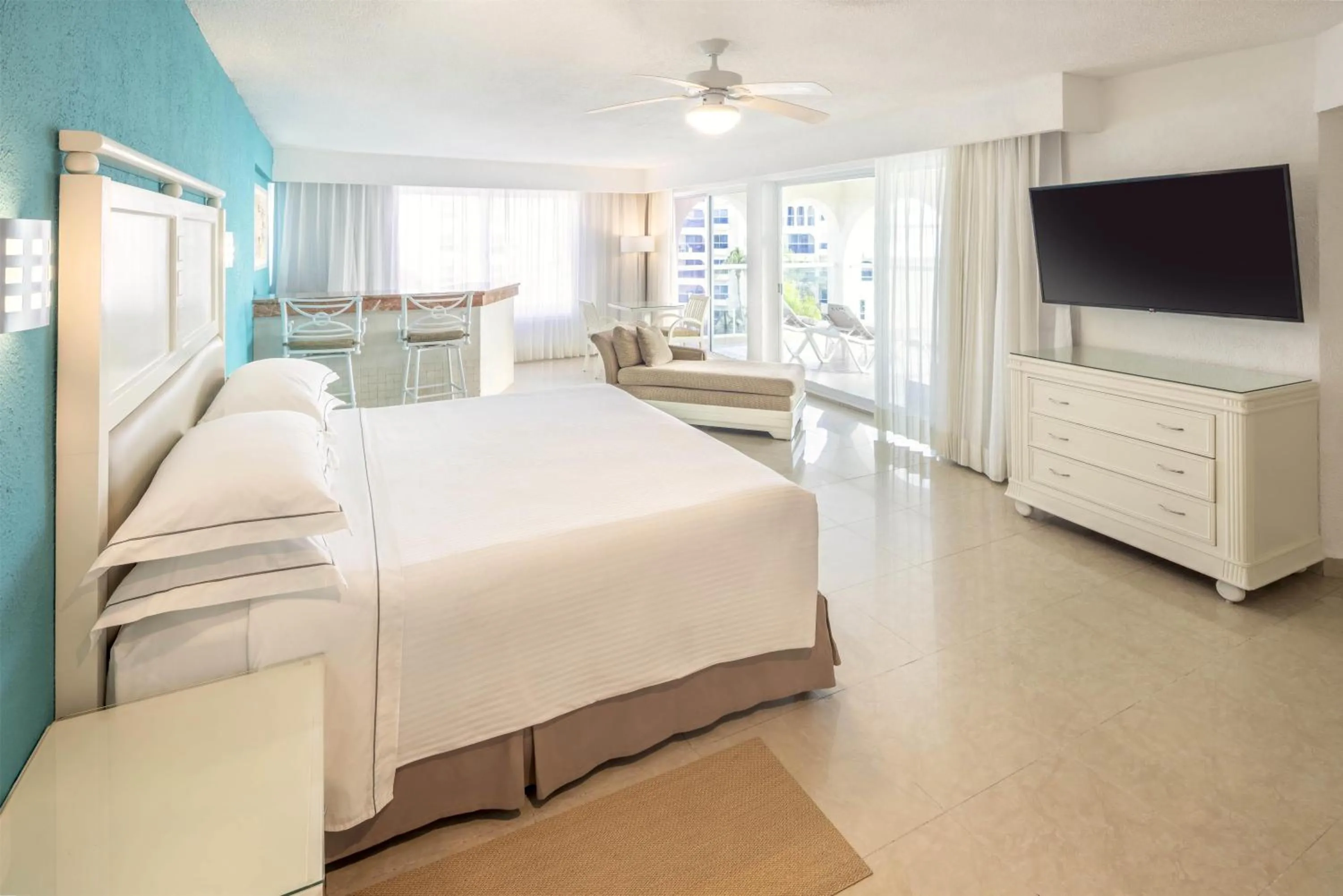 Photo of the whole room, Bed in Occidental Costa Cancún - All Inclusive