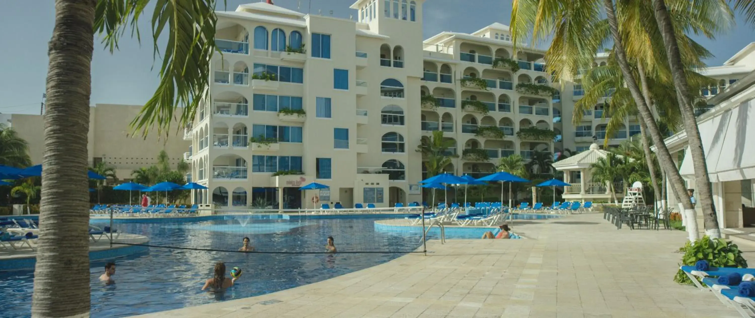 Swimming pool in Occidental Costa Cancún - All Inclusive Swimming pool in Occidental Costa Cancún - All Inclusive