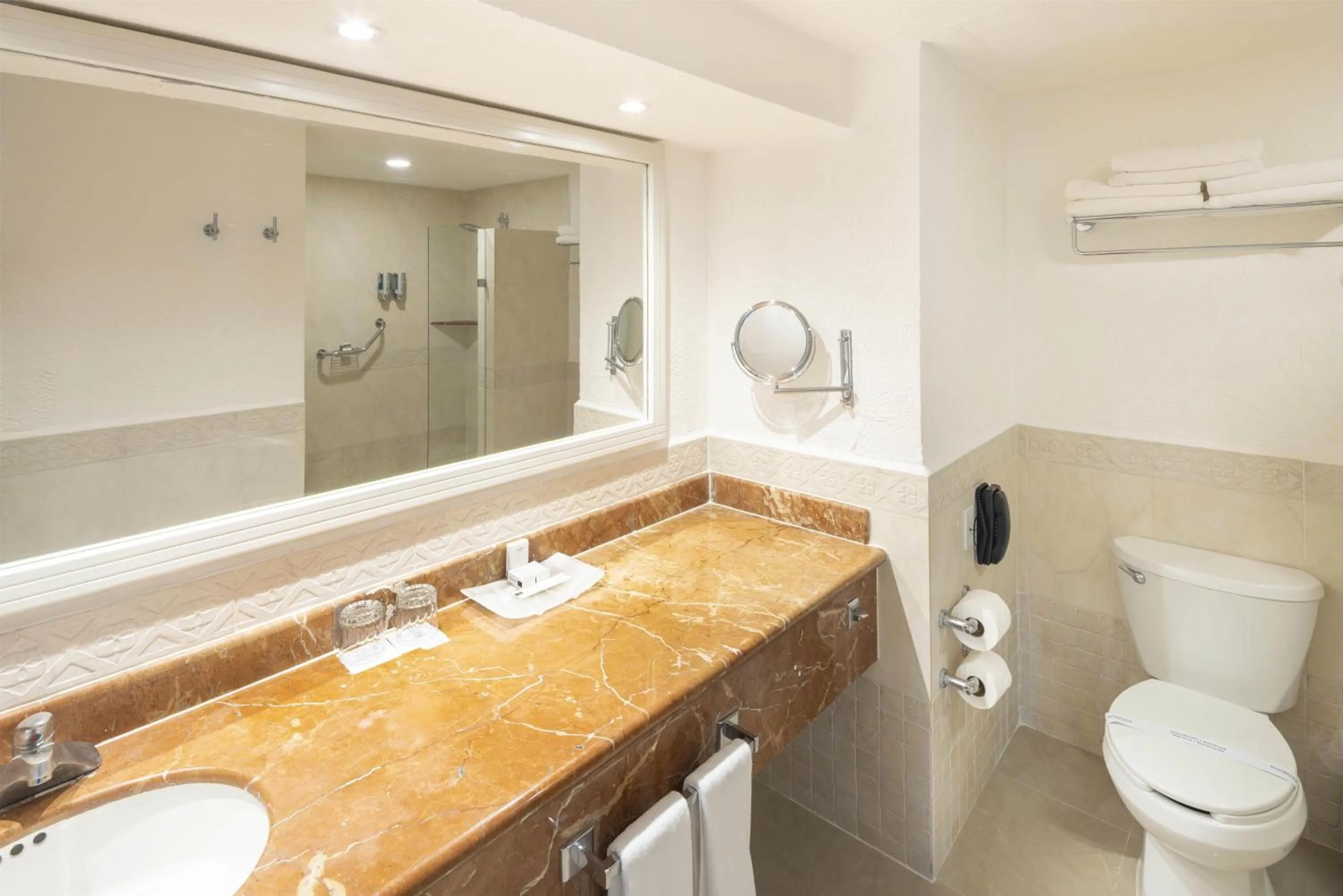 Bathroom in Occidental Costa Cancún - All Inclusive