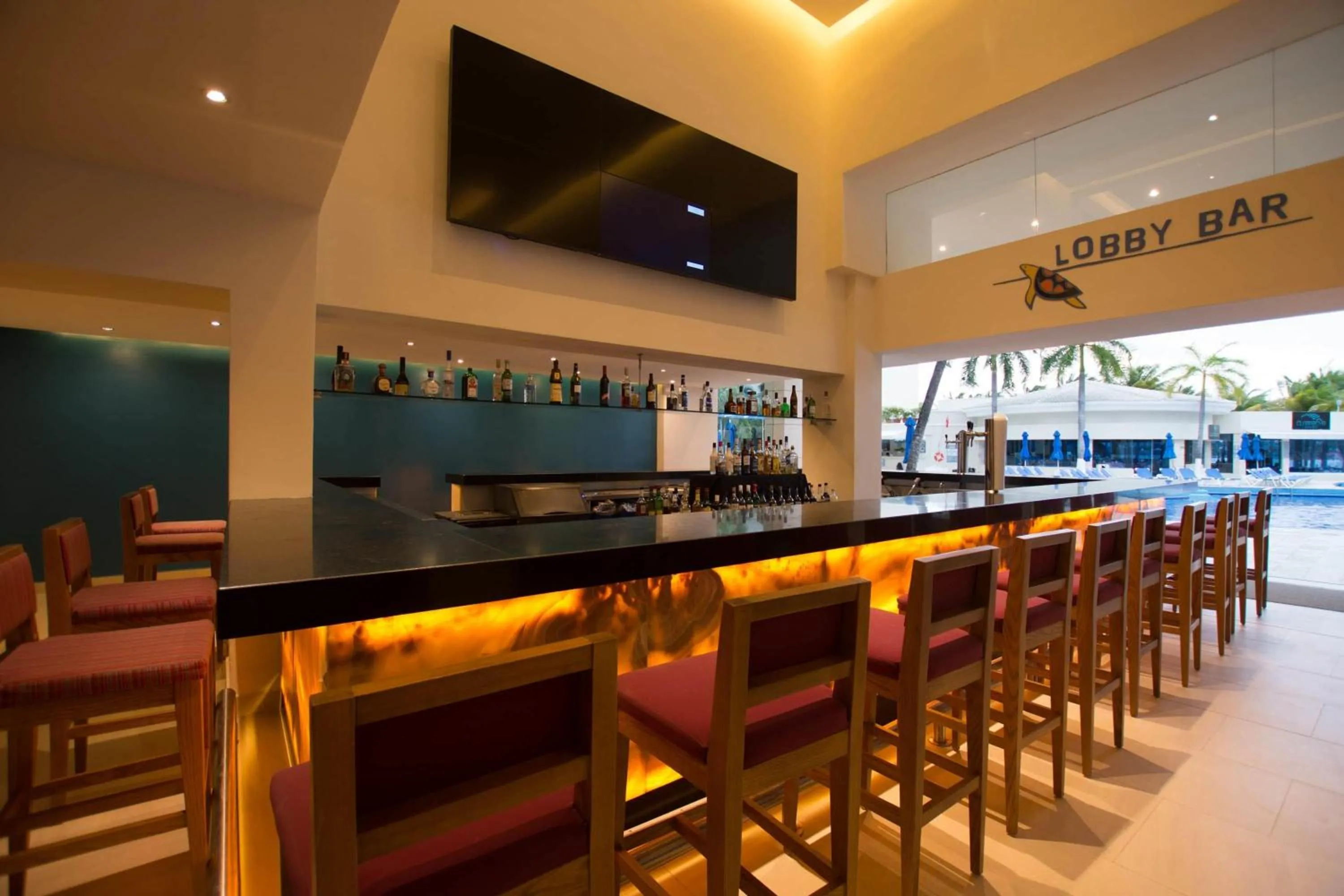 Lounge or bar in Occidental Costa Cancún - All Inclusive