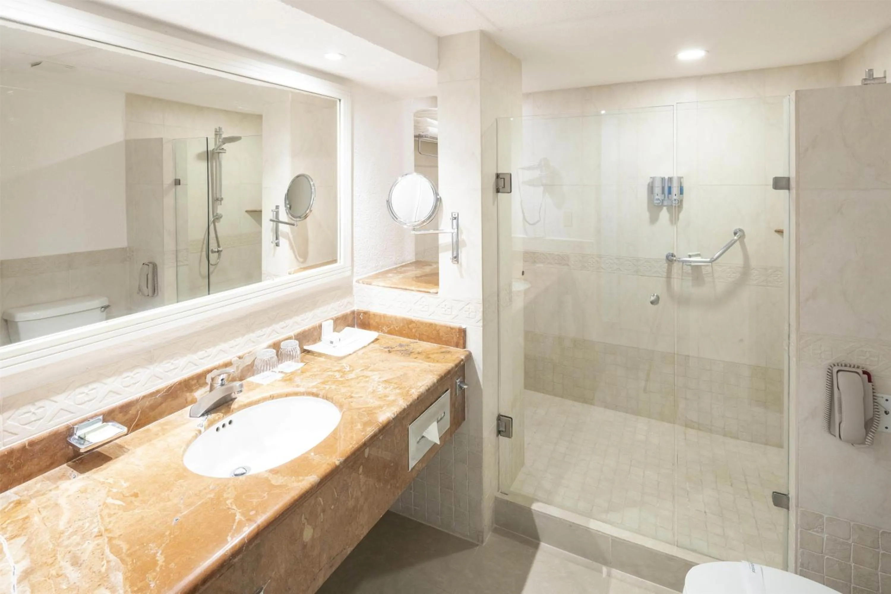 Bathroom in Occidental Costa Cancún - All Inclusive