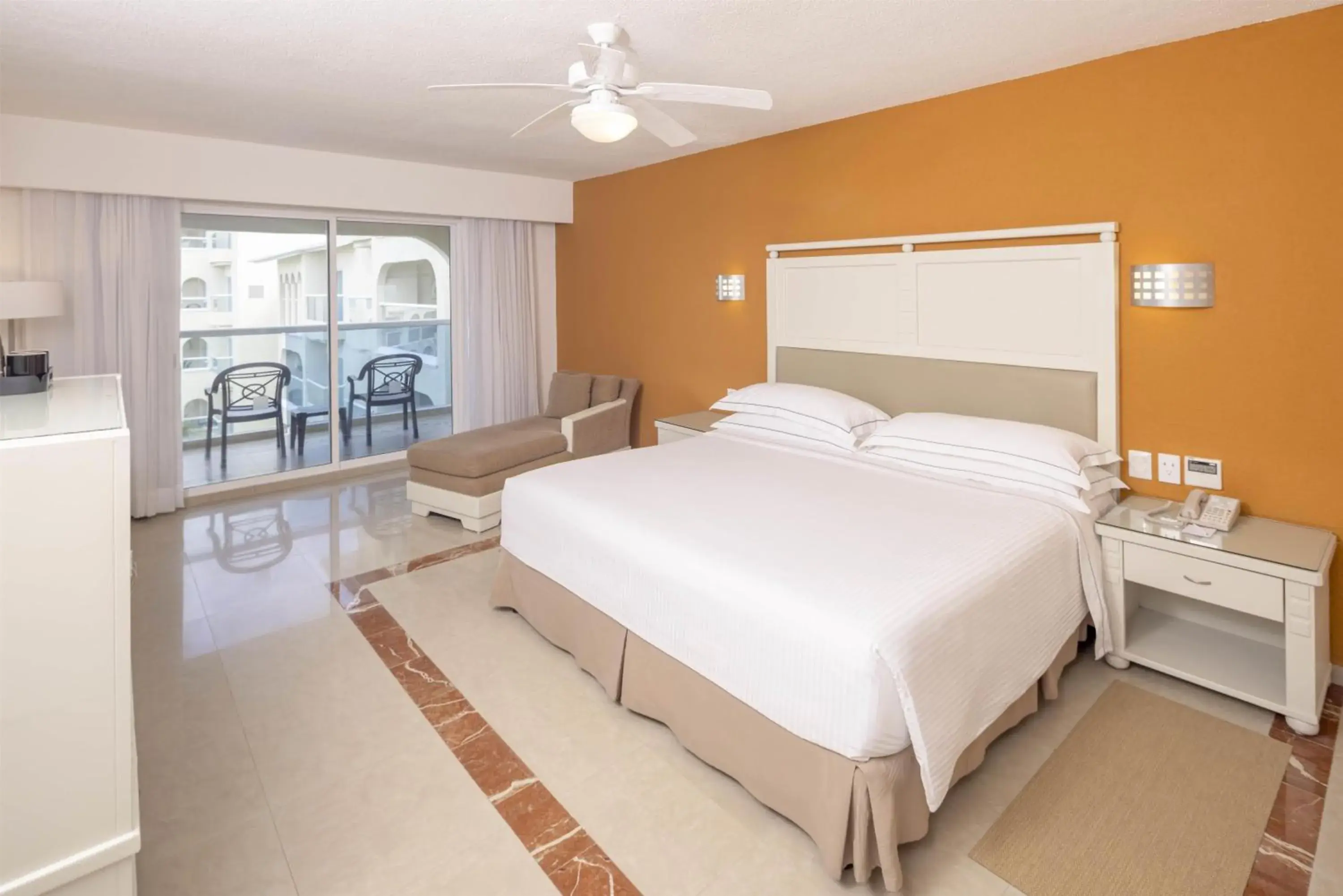 Bedroom, Bed in Occidental Costa Cancún - All Inclusive Bedroom, Bed in Occidental Costa Cancún - All Inclusive