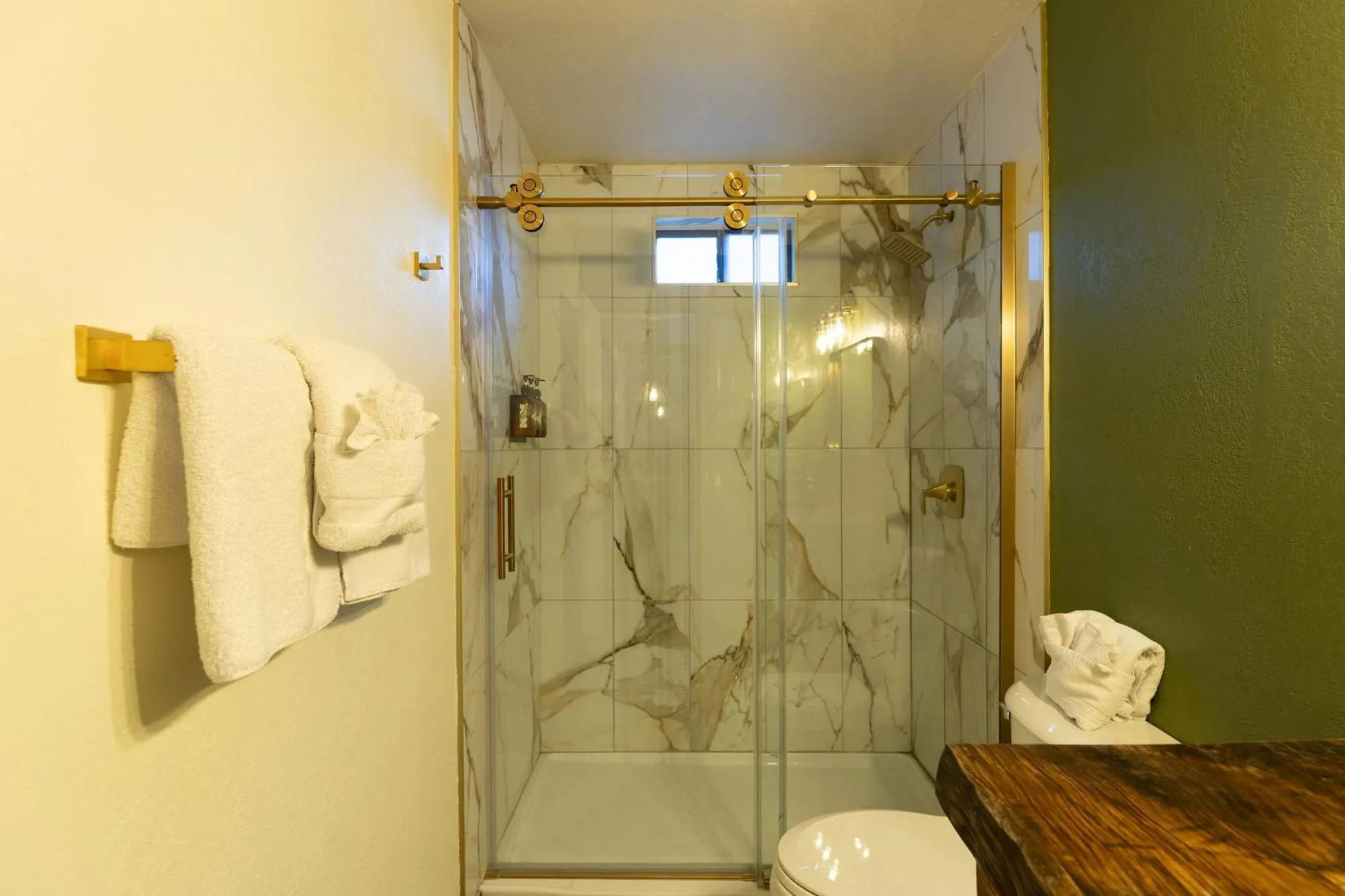 Shower in The Burgundy