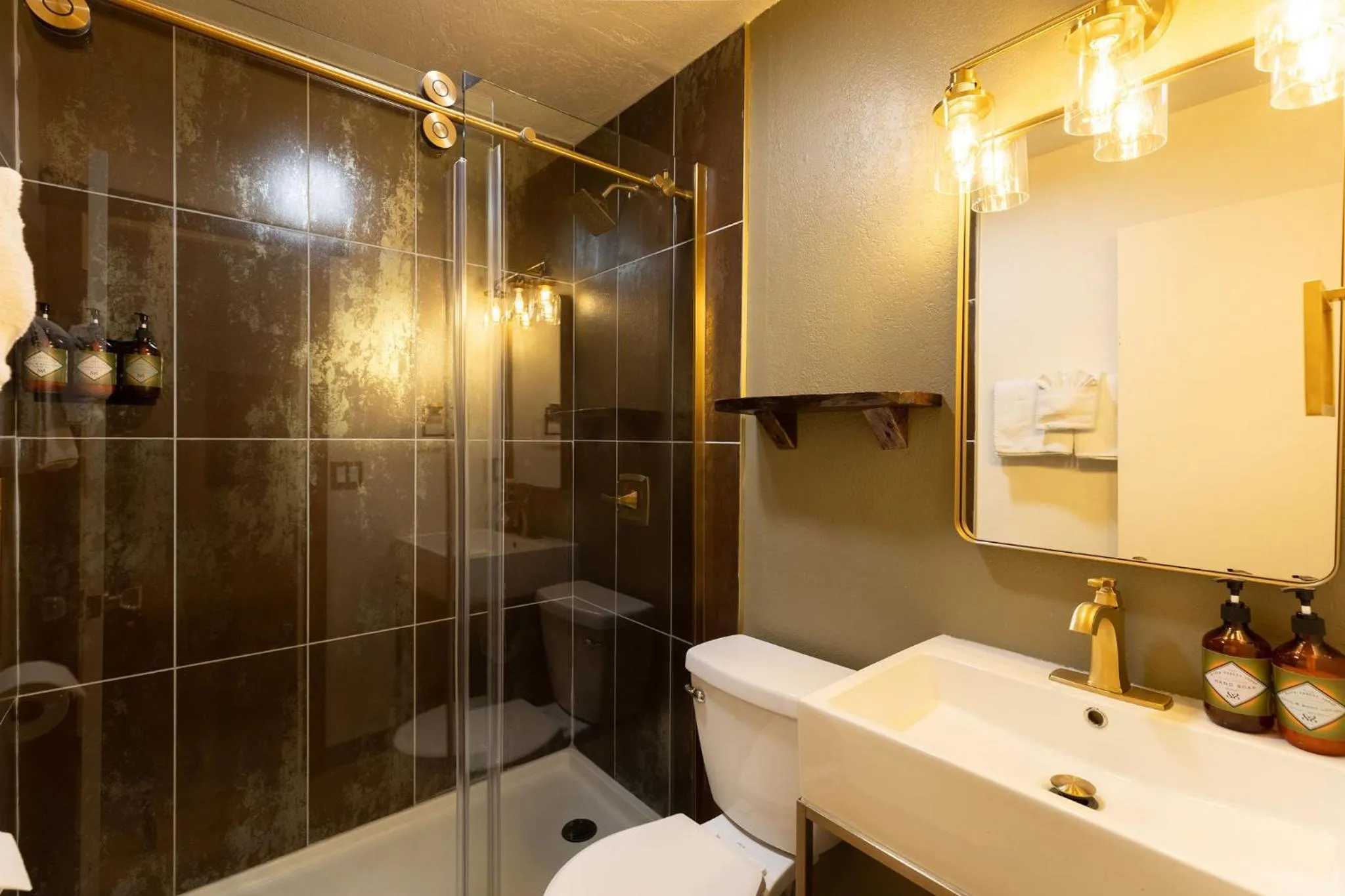Shower in The Burgundy