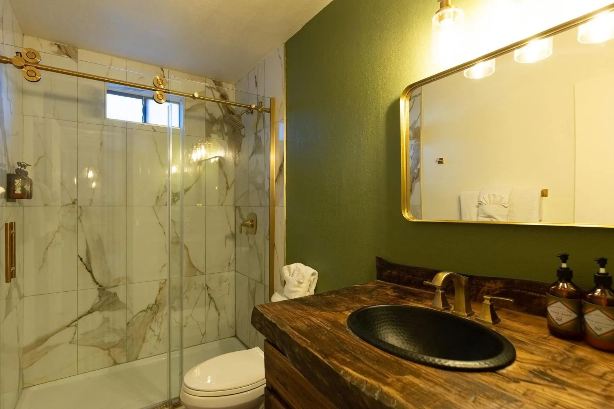 Shower in The Burgundy