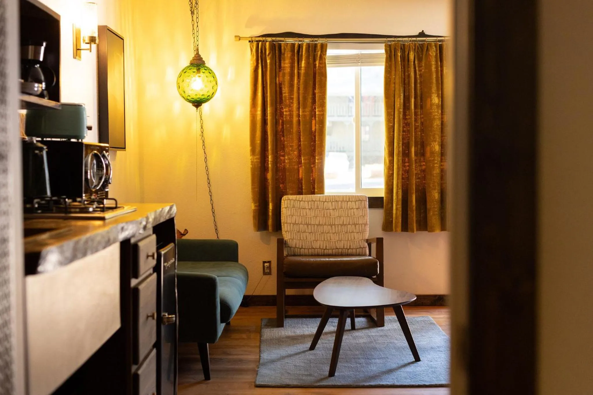 Kitchen or kitchenette in The Burgundy