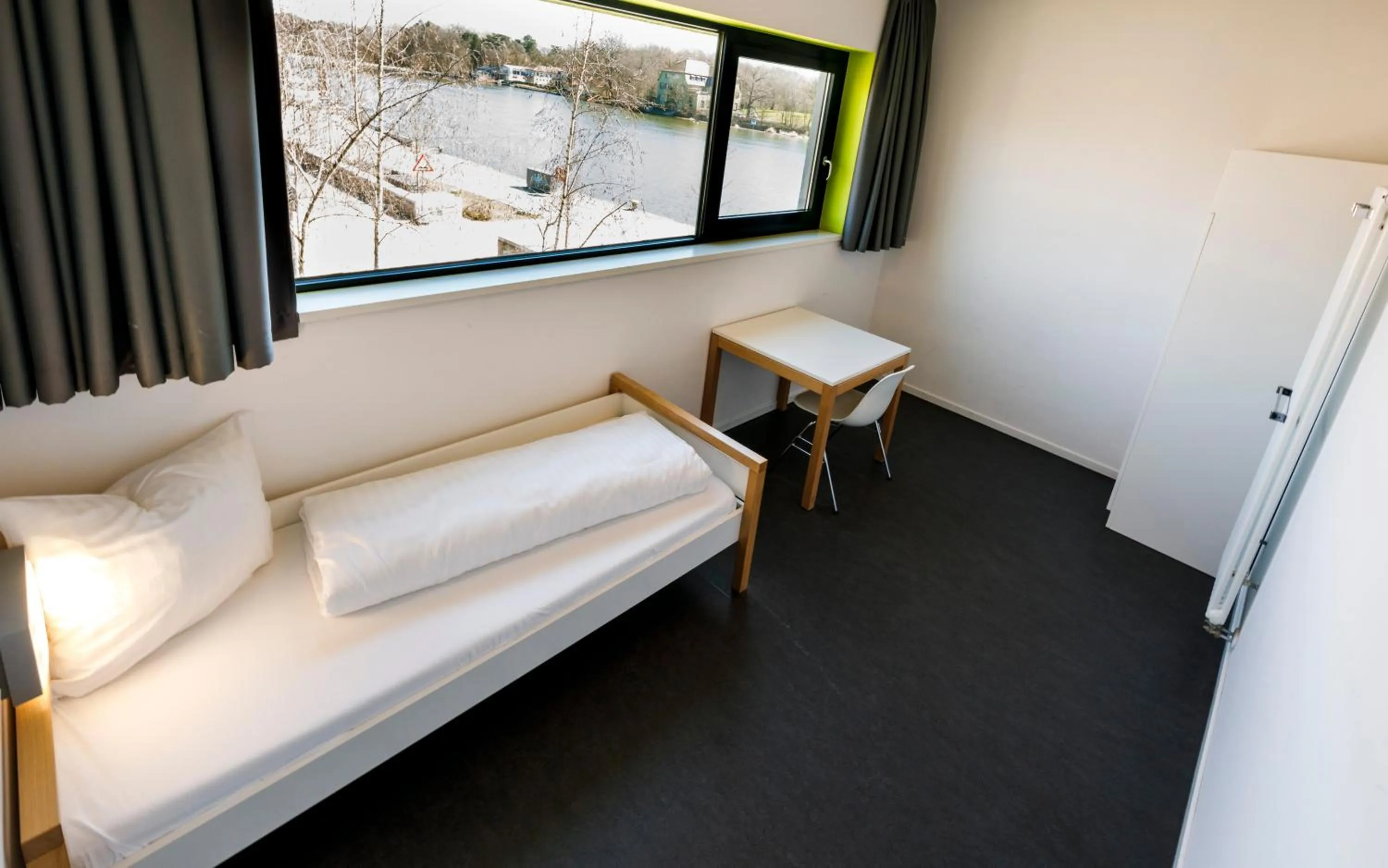 View (from property/room), Bed in Jugendherberge Schweinfurt