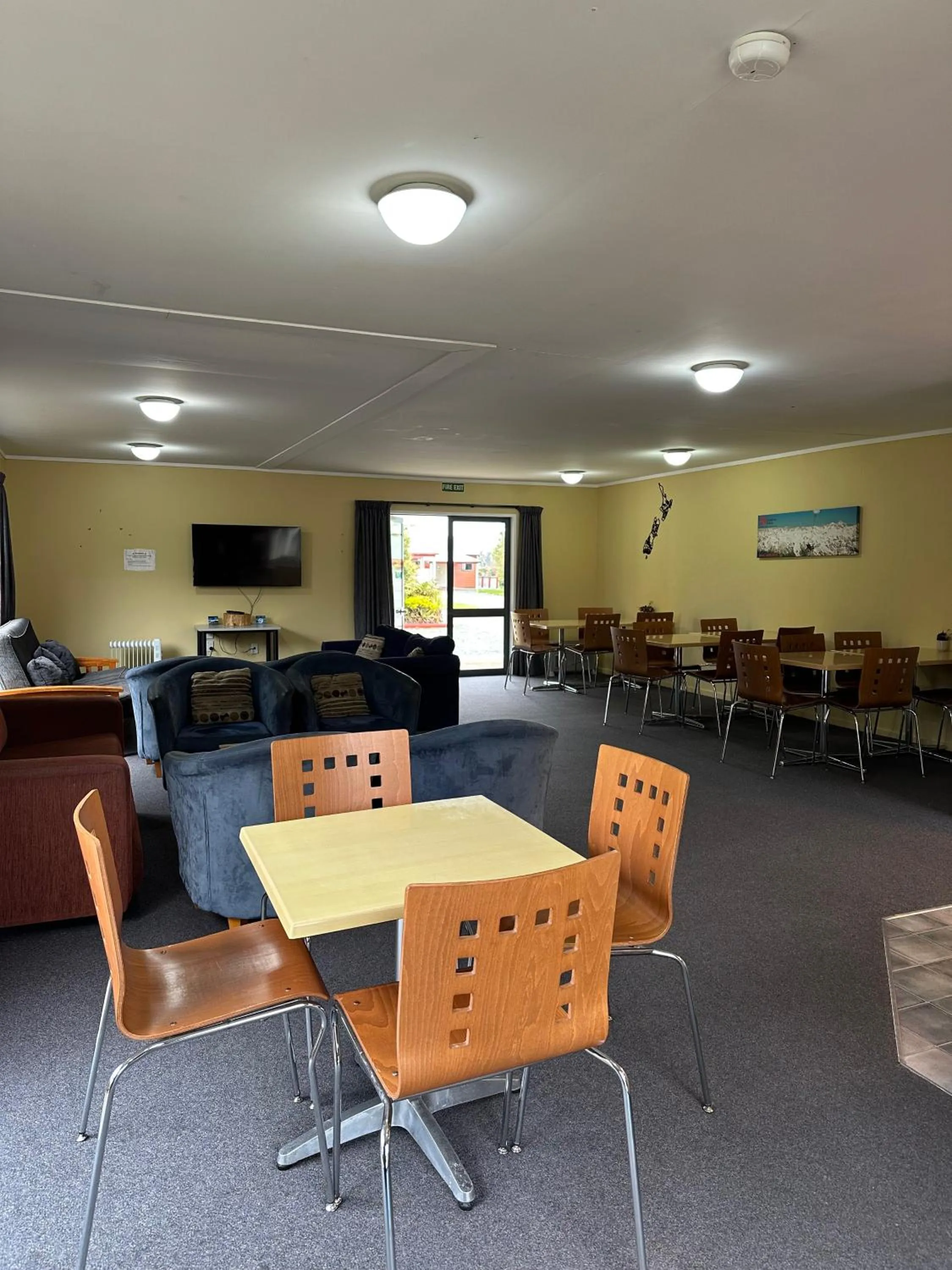 Communal lounge/ TV room in Franz Josef TOP 10 Holiday Park