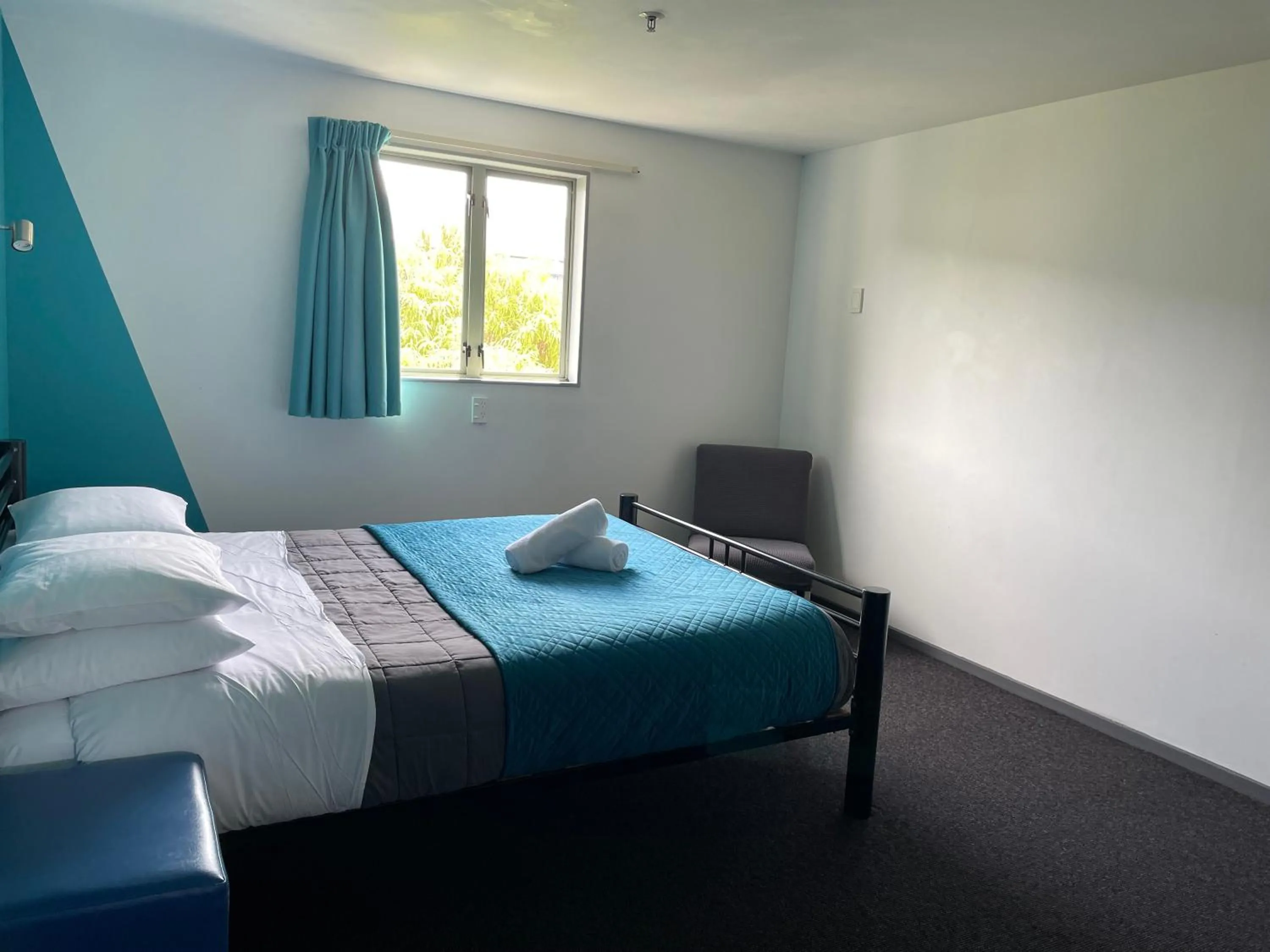 Photo of the whole room, Bed in YHA Nelson